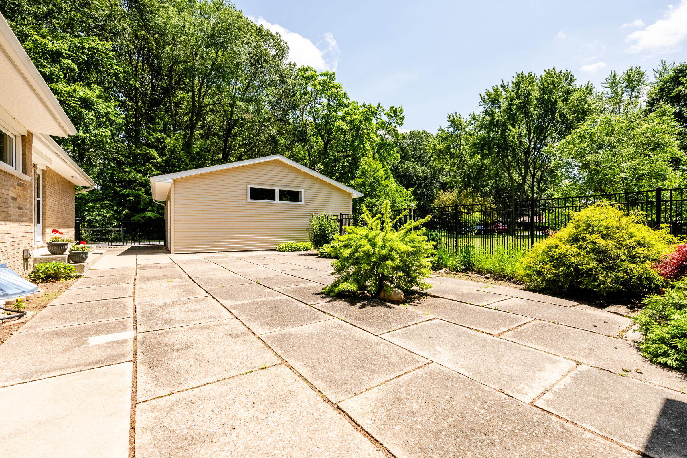 1595 Alex Path Property Photo 5