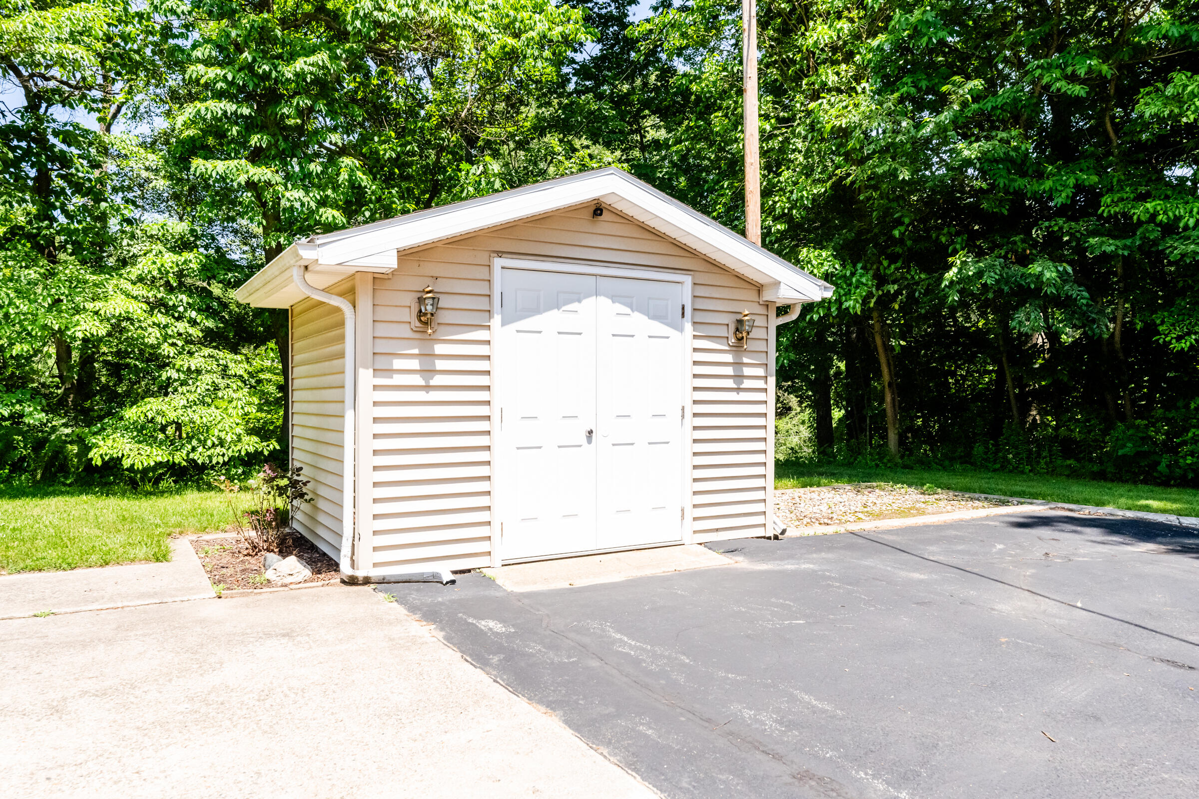 1595 Alex Path Property Photo 8