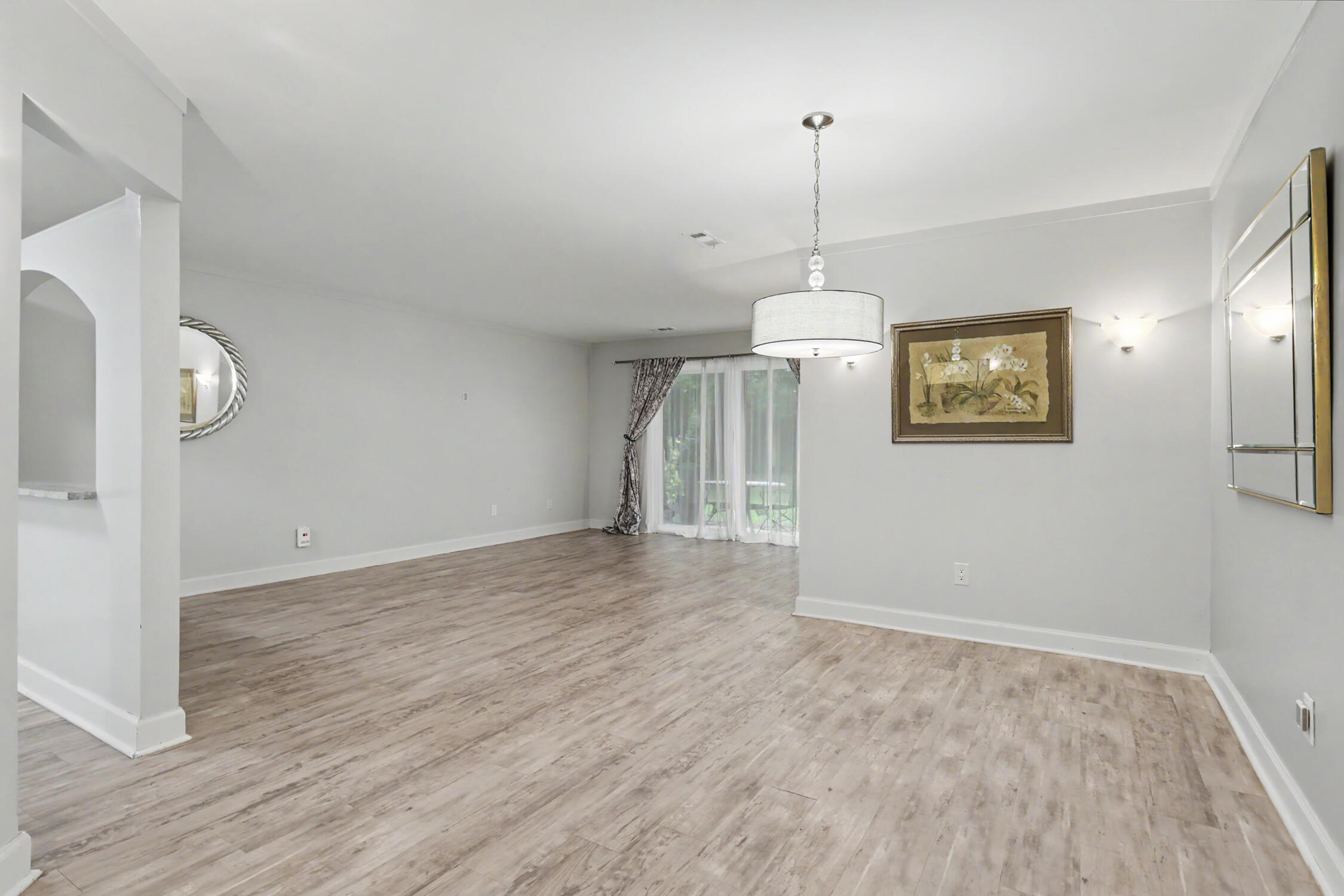 6600 Ridgefield Circle Property Photo 8