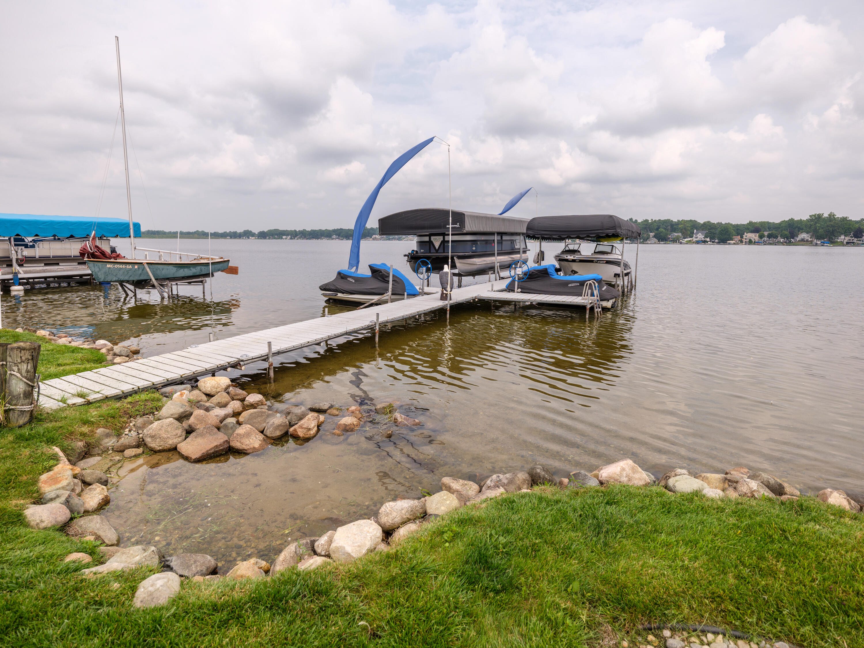 1821 Lakeview Drive Property Photo 5