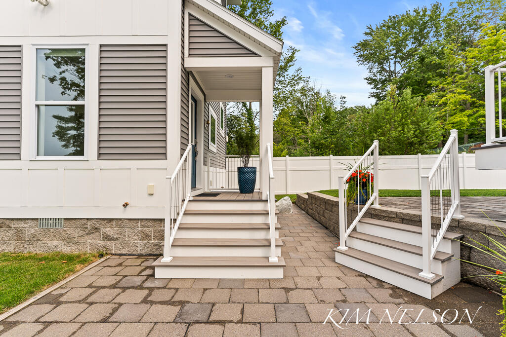 5768 S Shore Drive Property Photo 12
