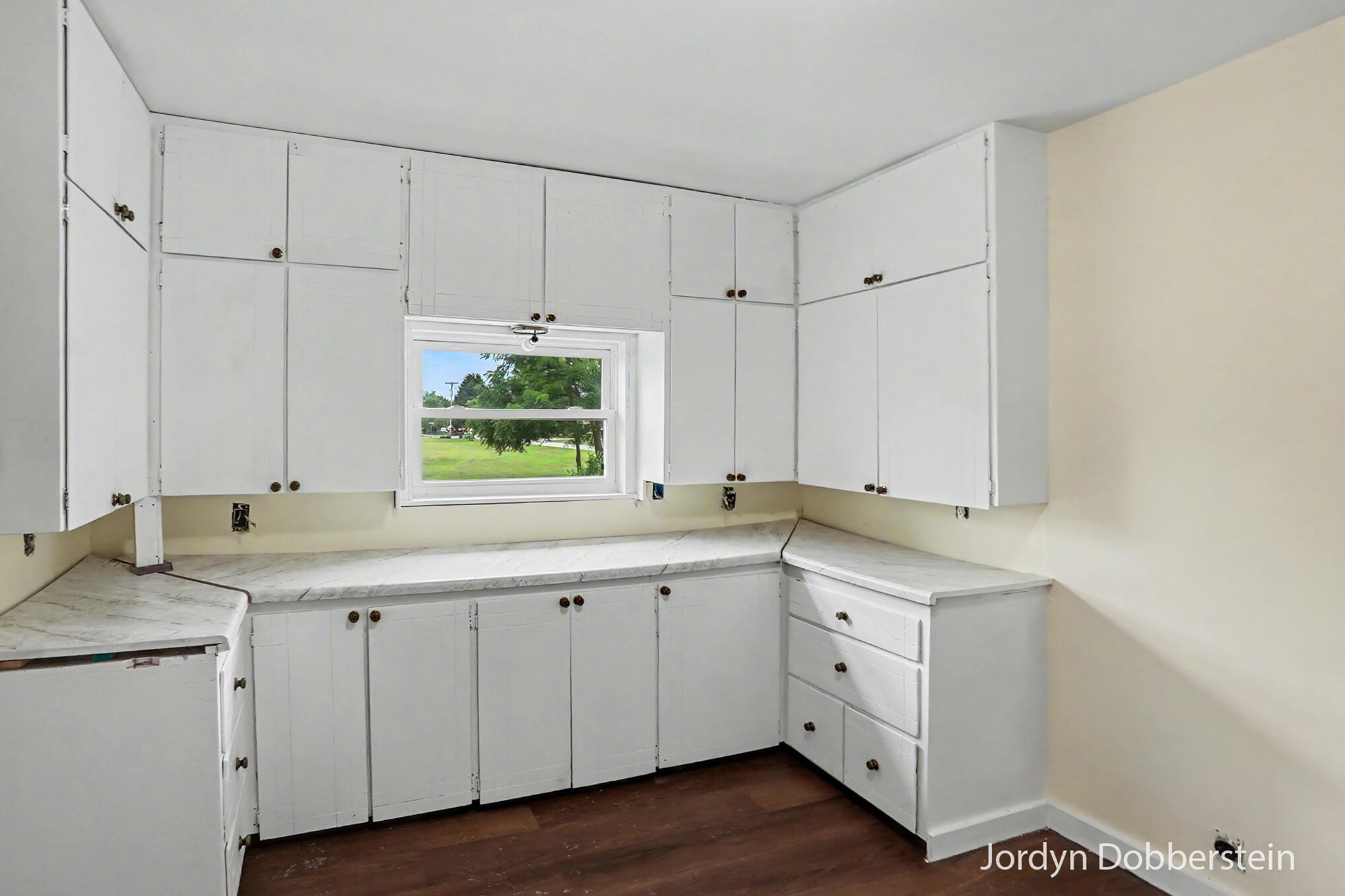 4748 Grove Street Property Photo 9