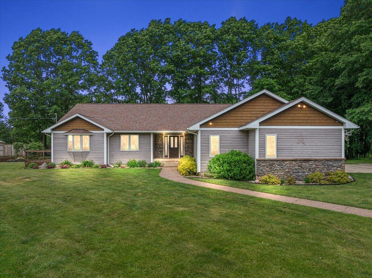 805 W Moore Road Property Photo 1