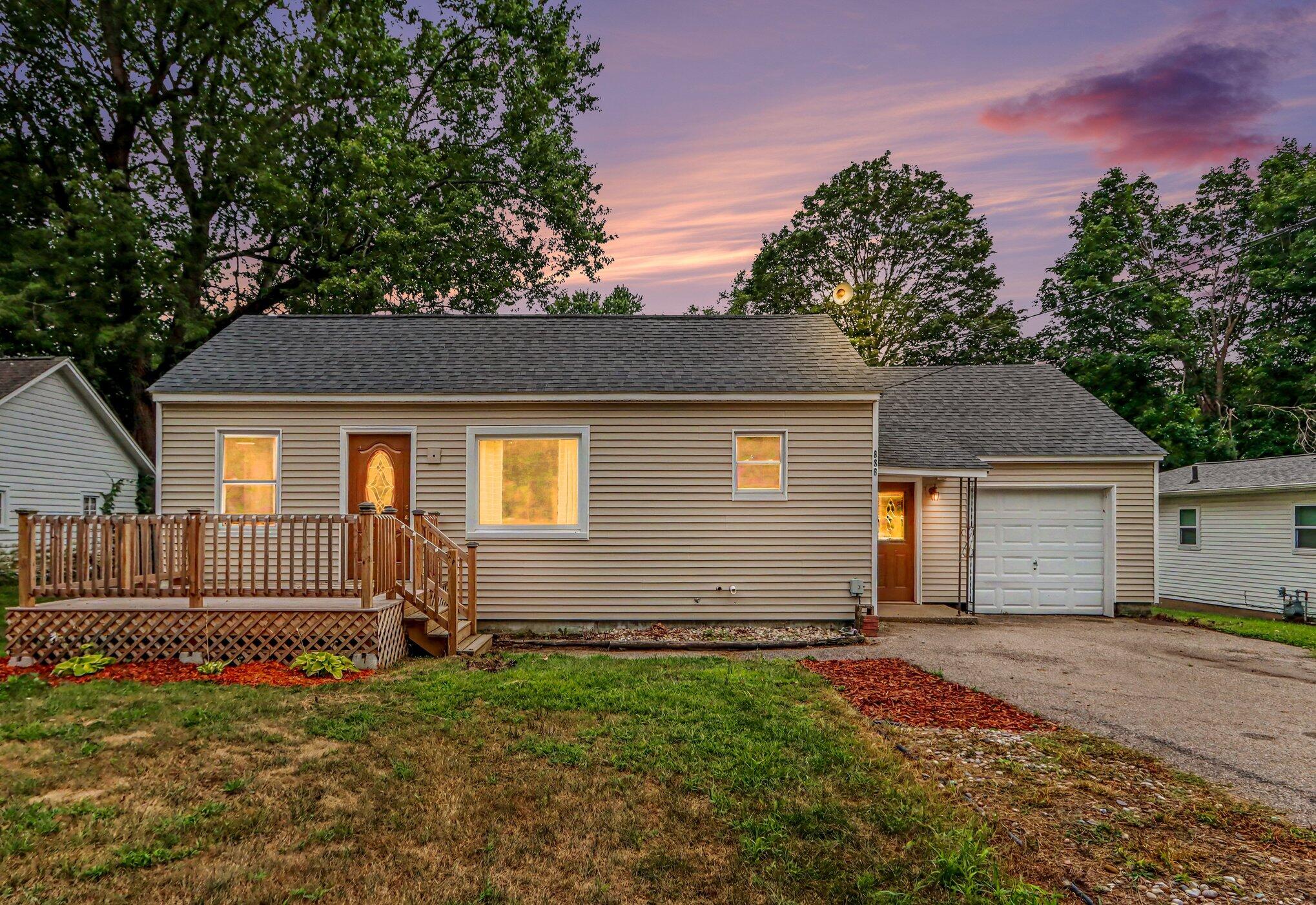 888 Riverview Drive Property Photo 1
