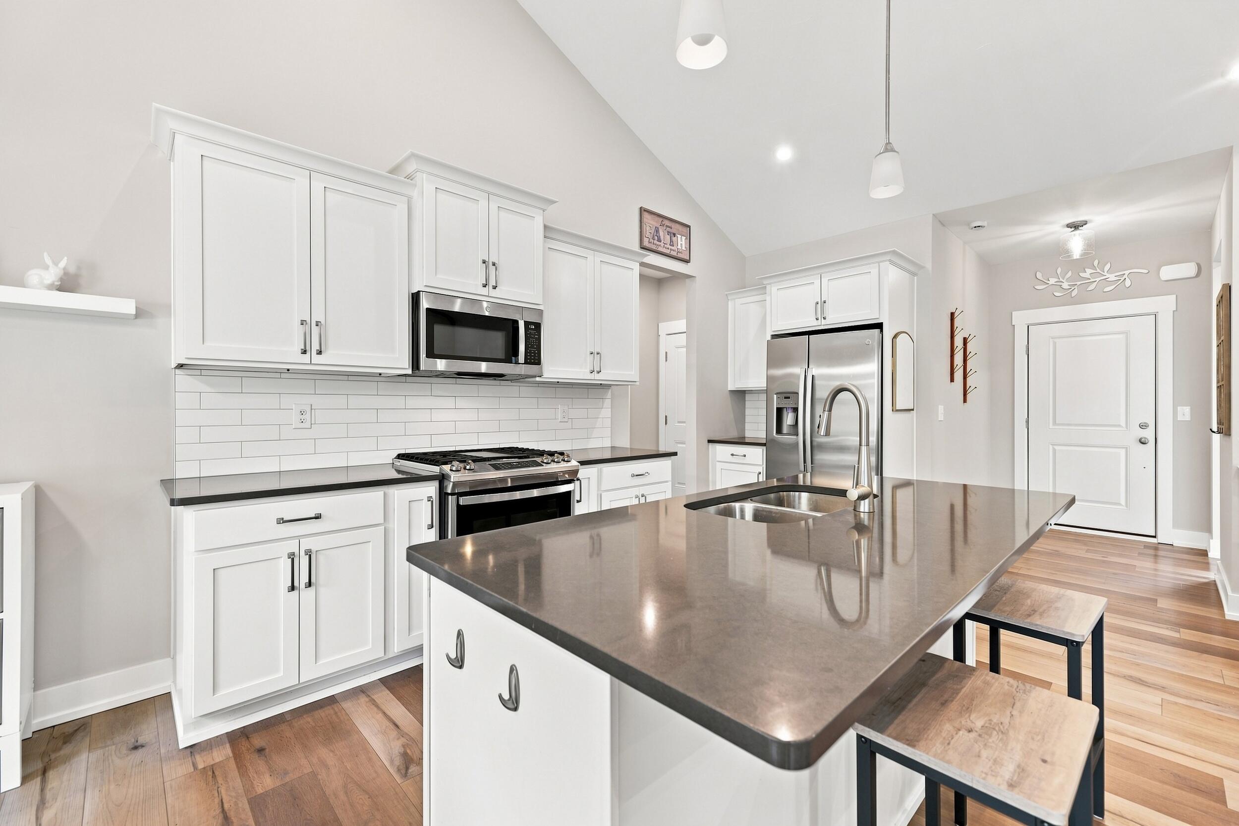 6927 Caliburn Drive Se Property Photo 5
