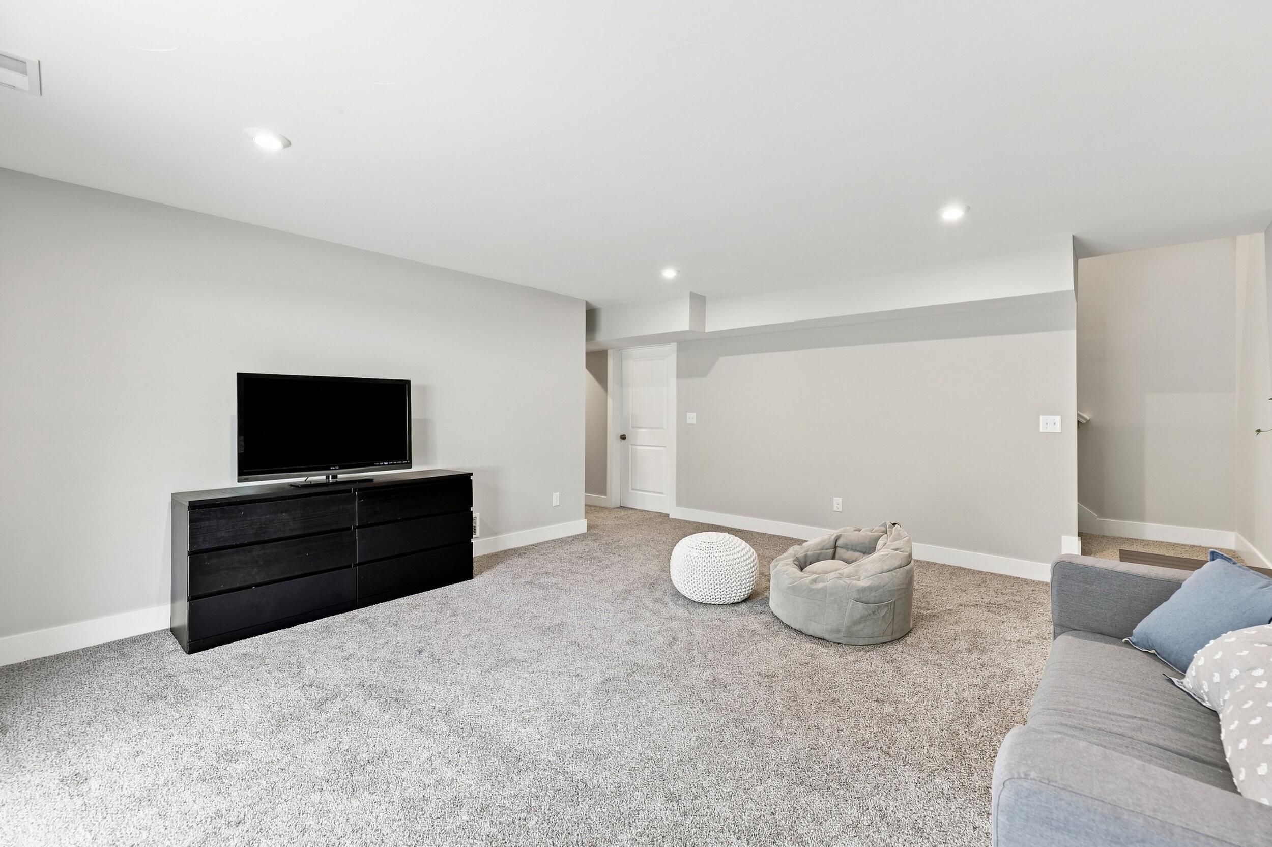 6927 Caliburn Drive Se Property Photo 26