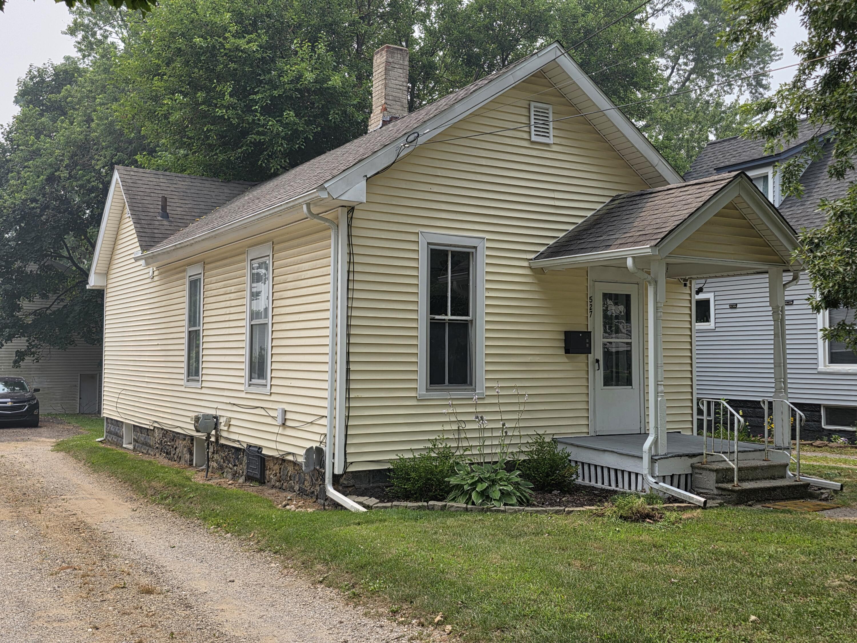 527 Webb Street Property Photo 1