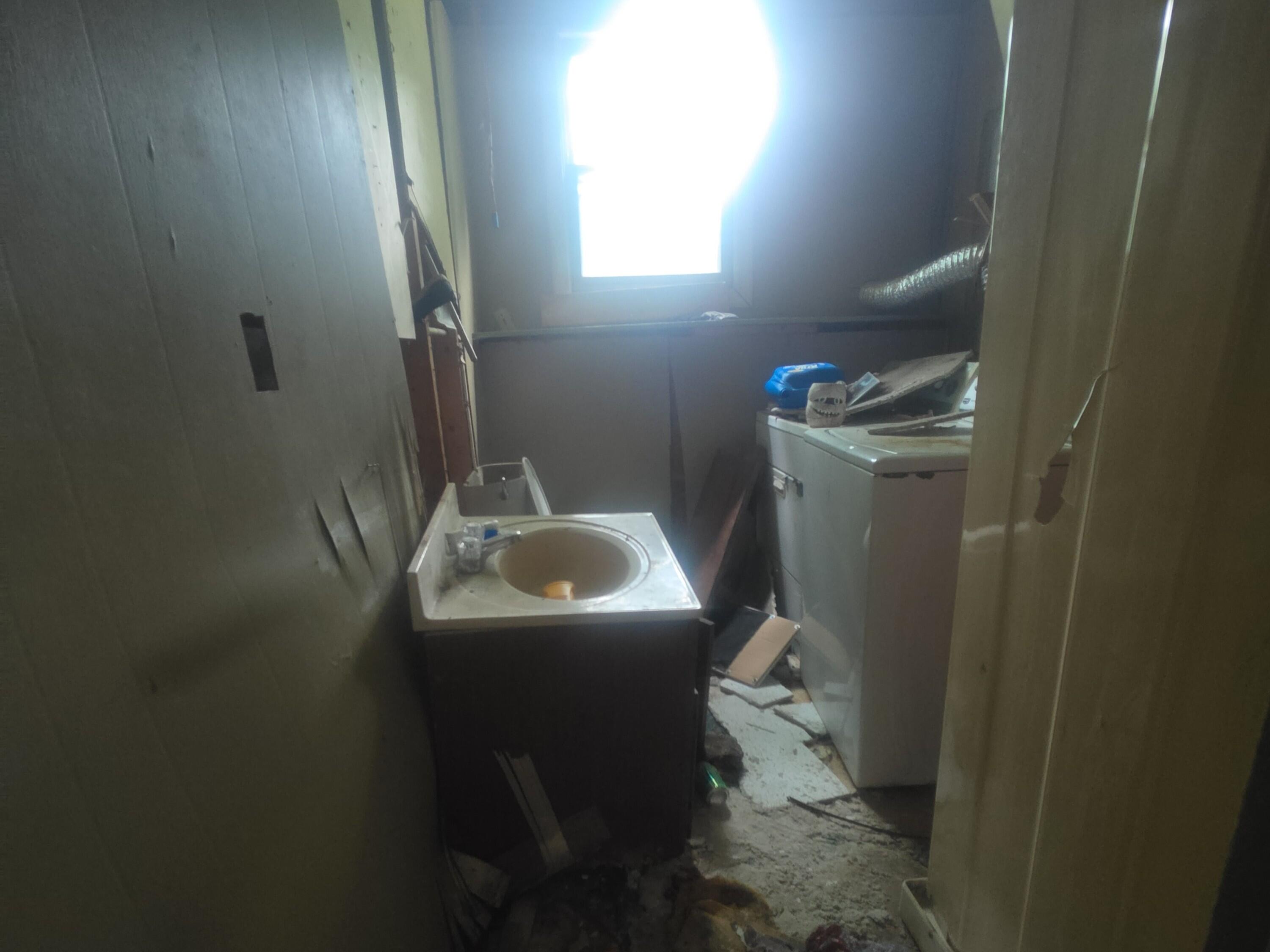 100 Clinton Street Property Photo 27
