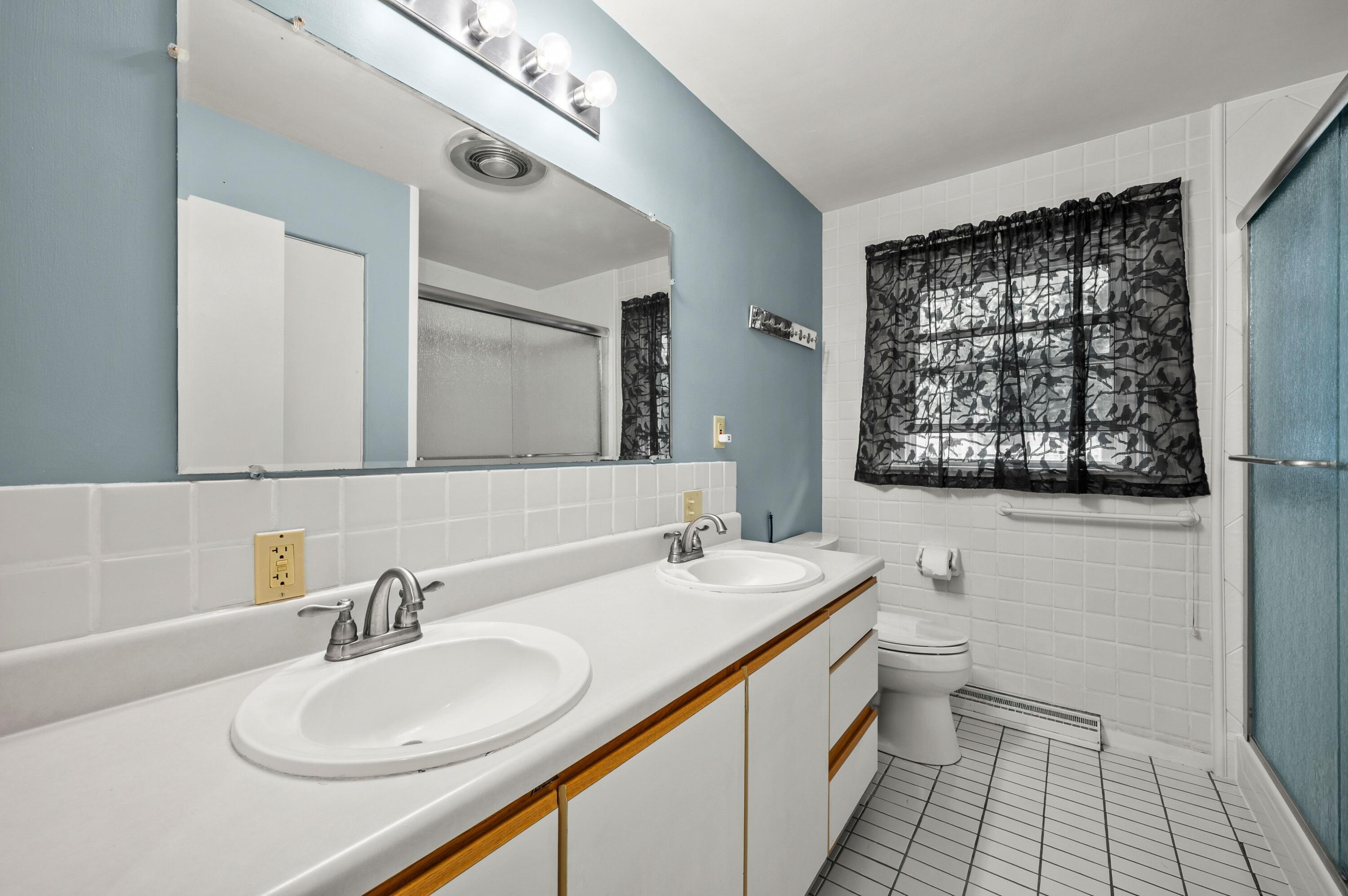2987 E Windsor Drive Property Photo 17