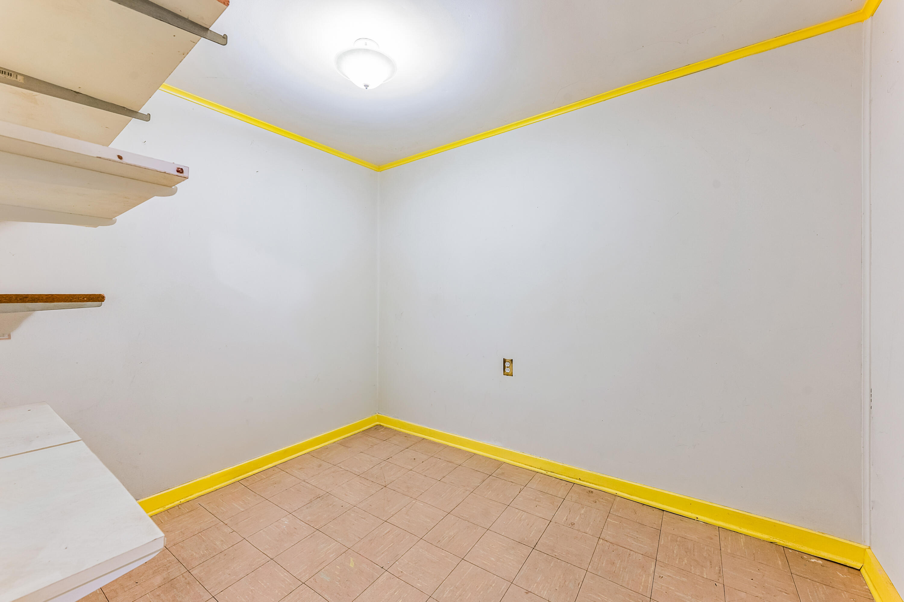 437 E Chapin Street Property Photo 20