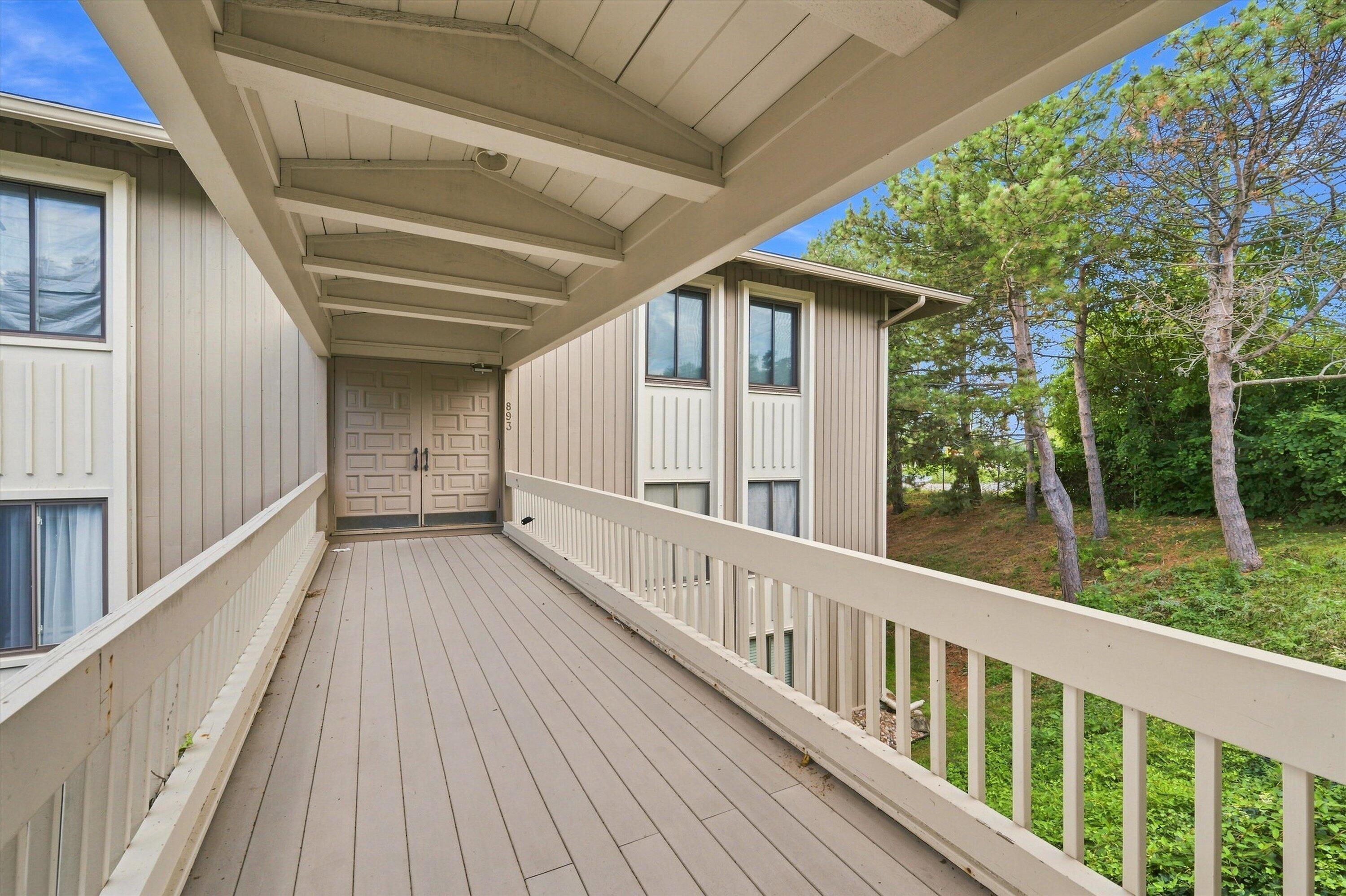 893 Cliffs Drive 107 Property Photo 3