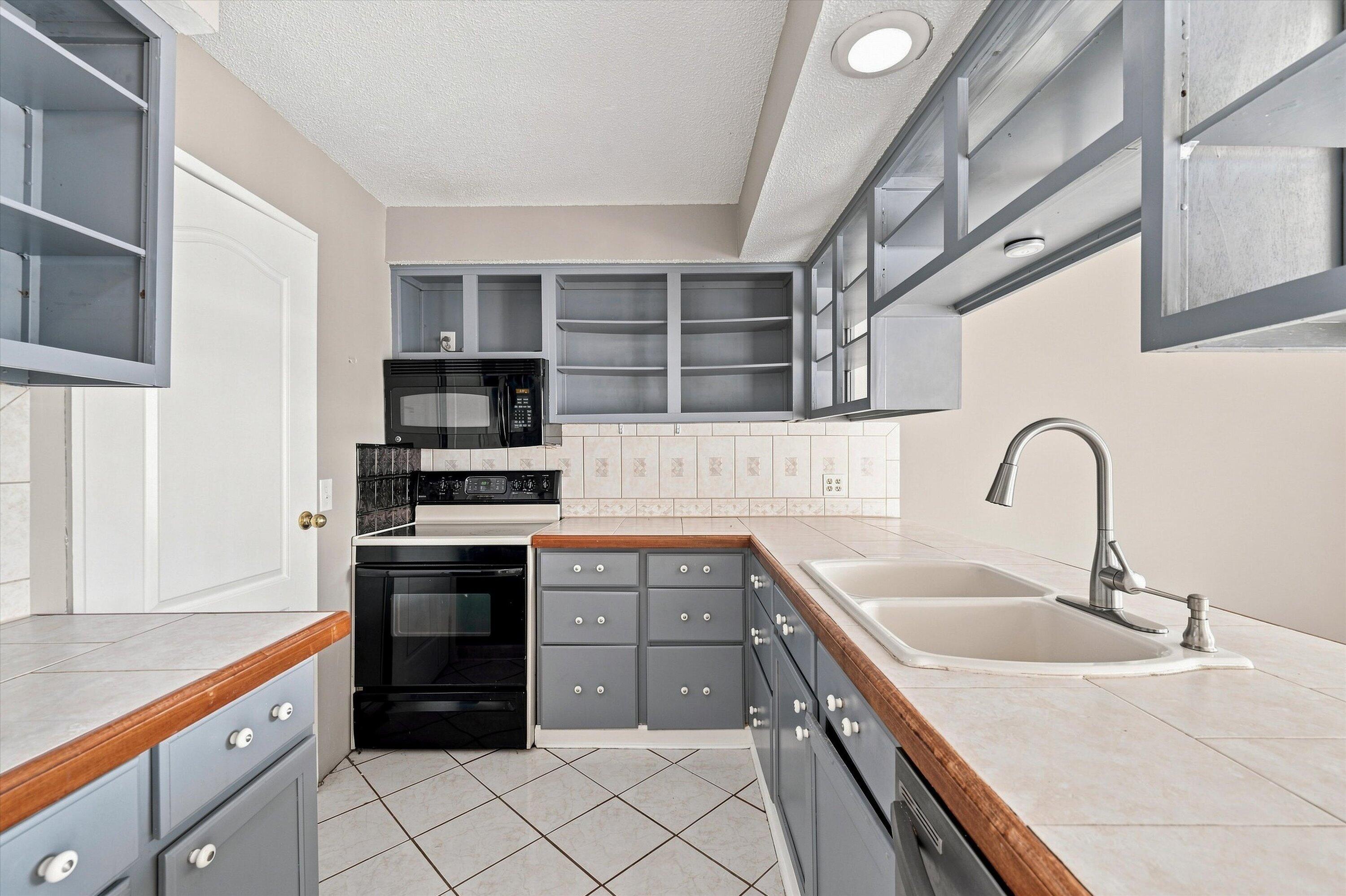 893 Cliffs Drive 107 Property Photo 15