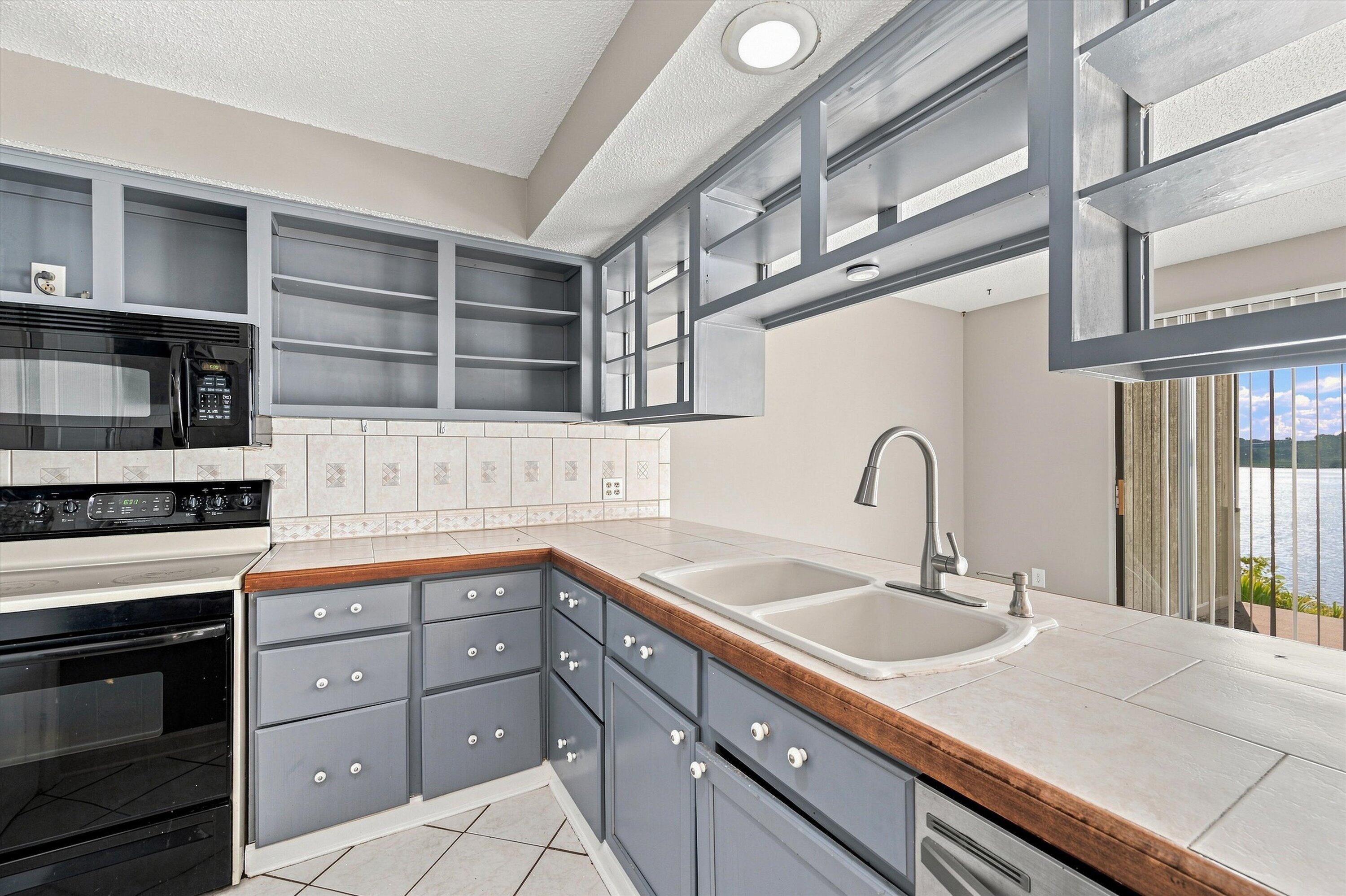 893 Cliffs Drive 107 Property Photo 16