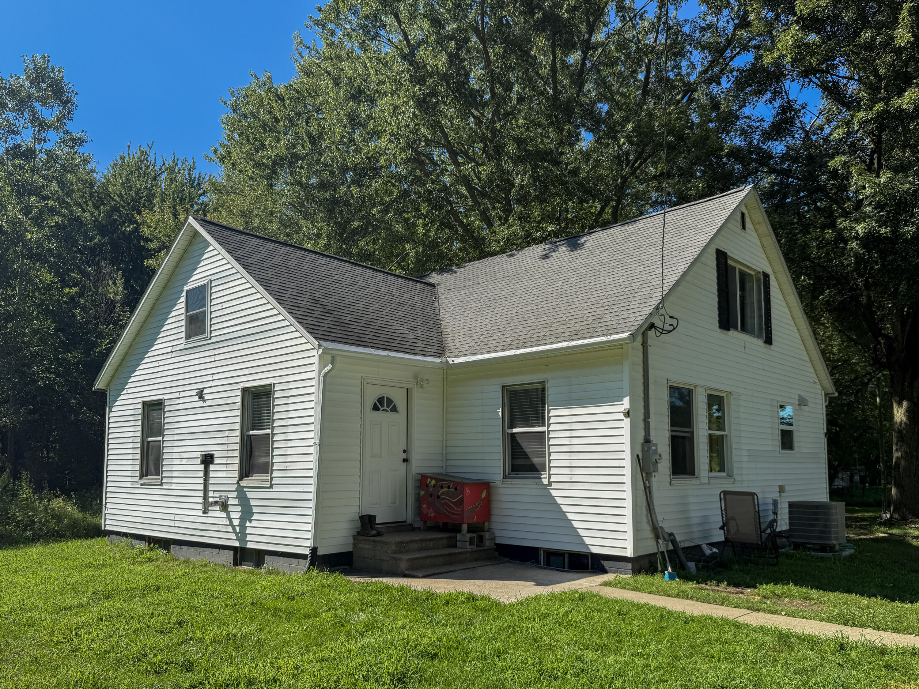 2661 E Empire Avenue Property Photo 1
