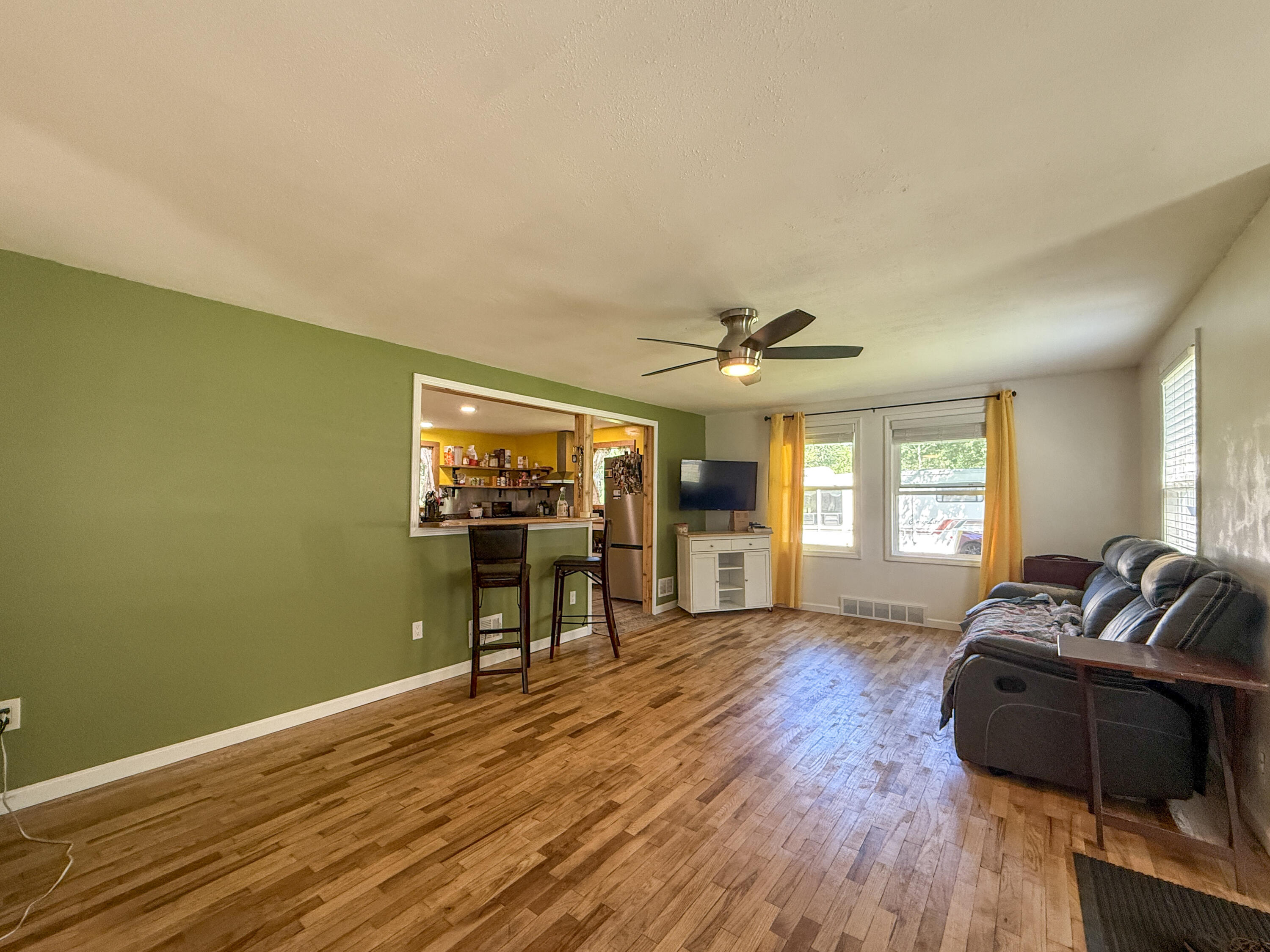 2661 E Empire Avenue Property Photo 2