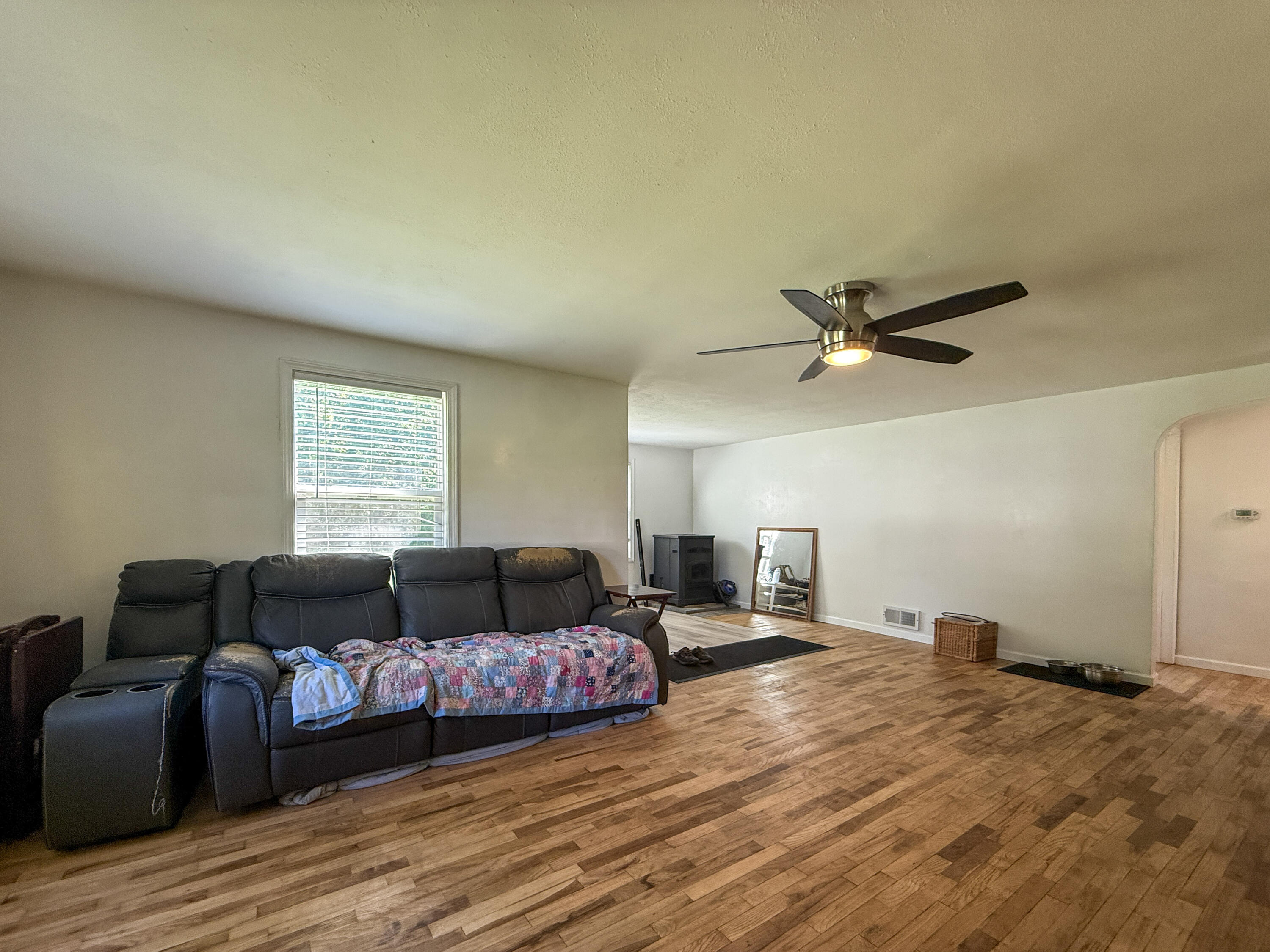 2661 E Empire Avenue Property Photo 3