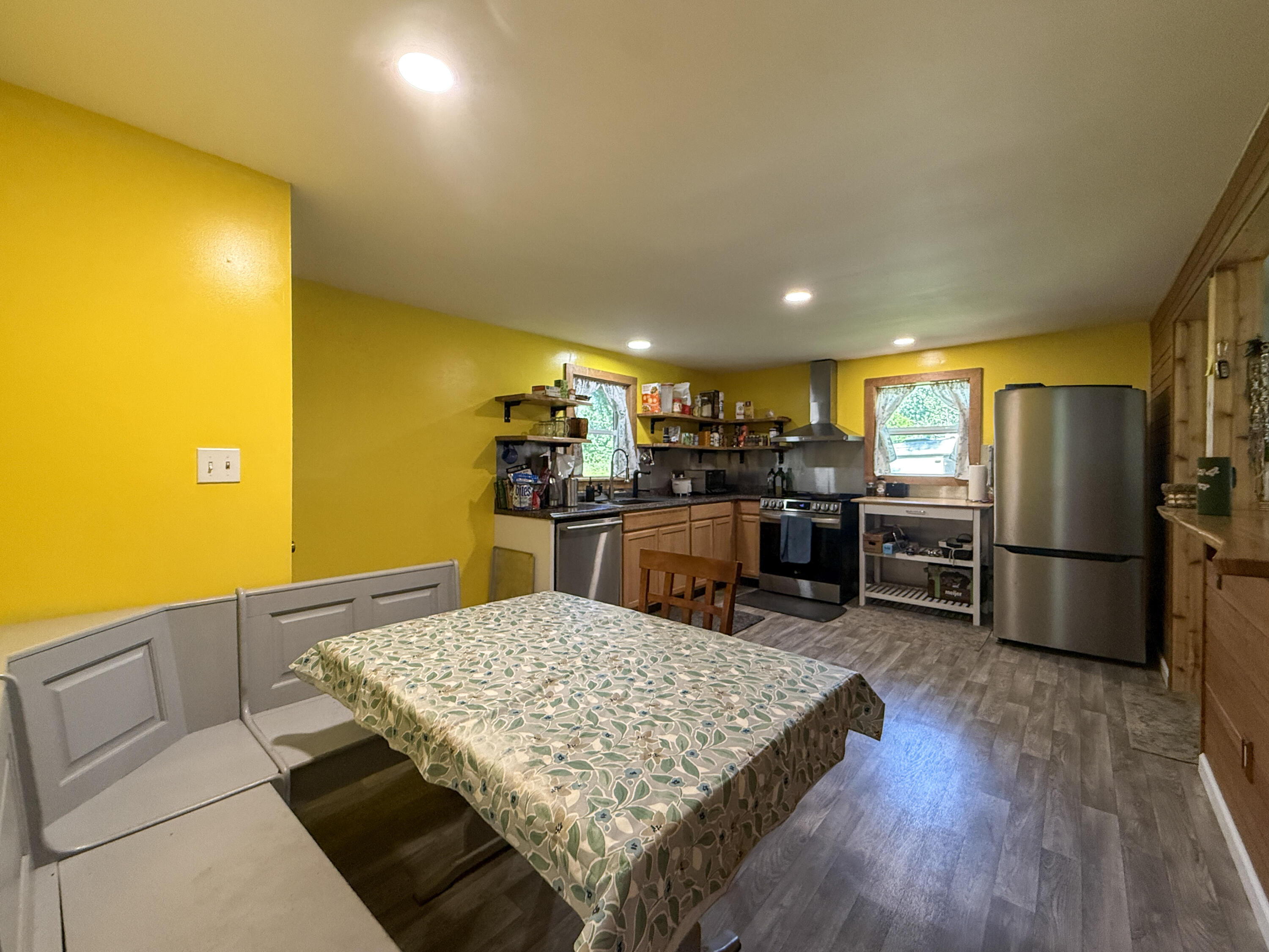 2661 E Empire Avenue Property Photo 7