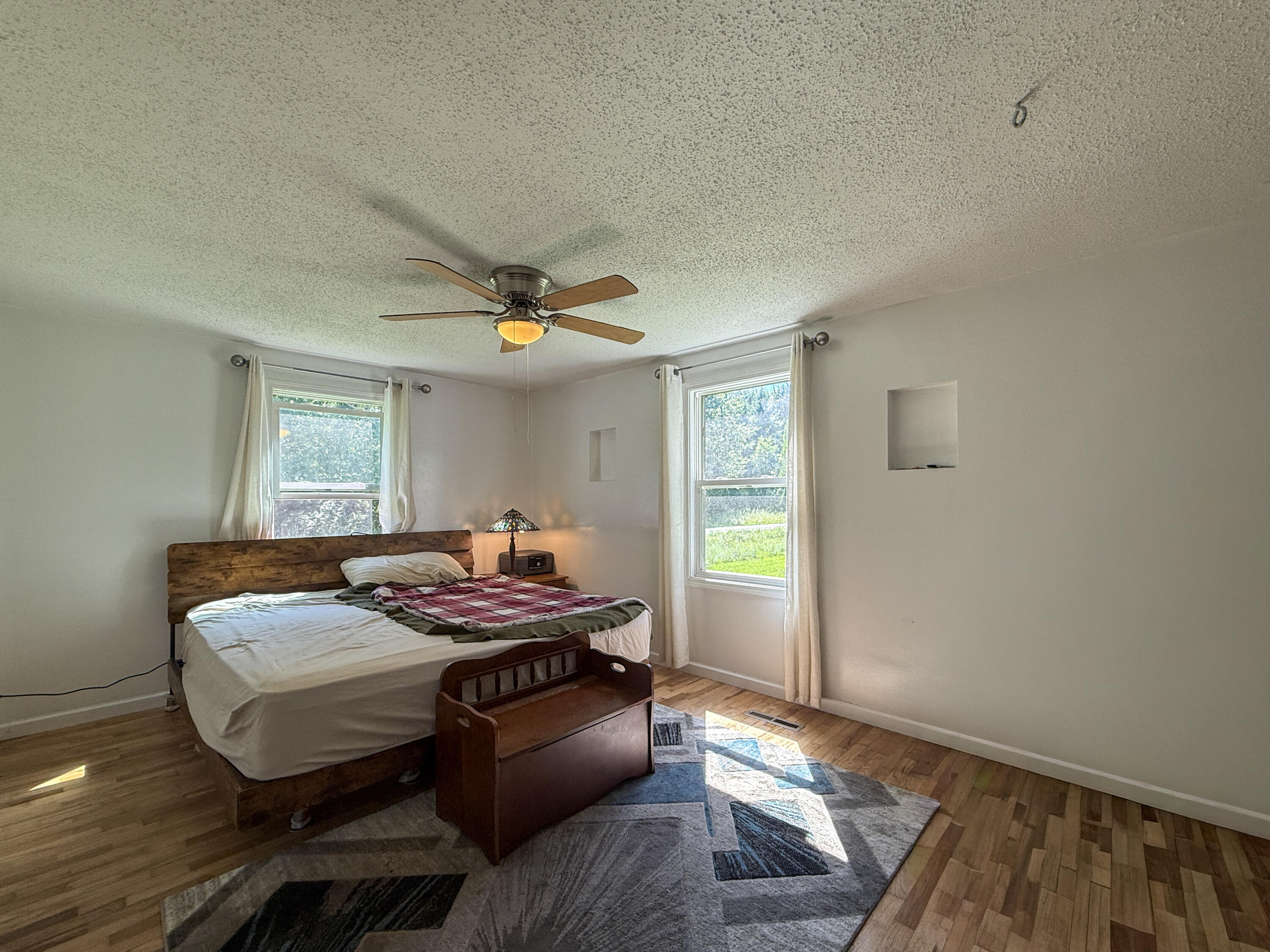 2661 E Empire Avenue Property Photo 8