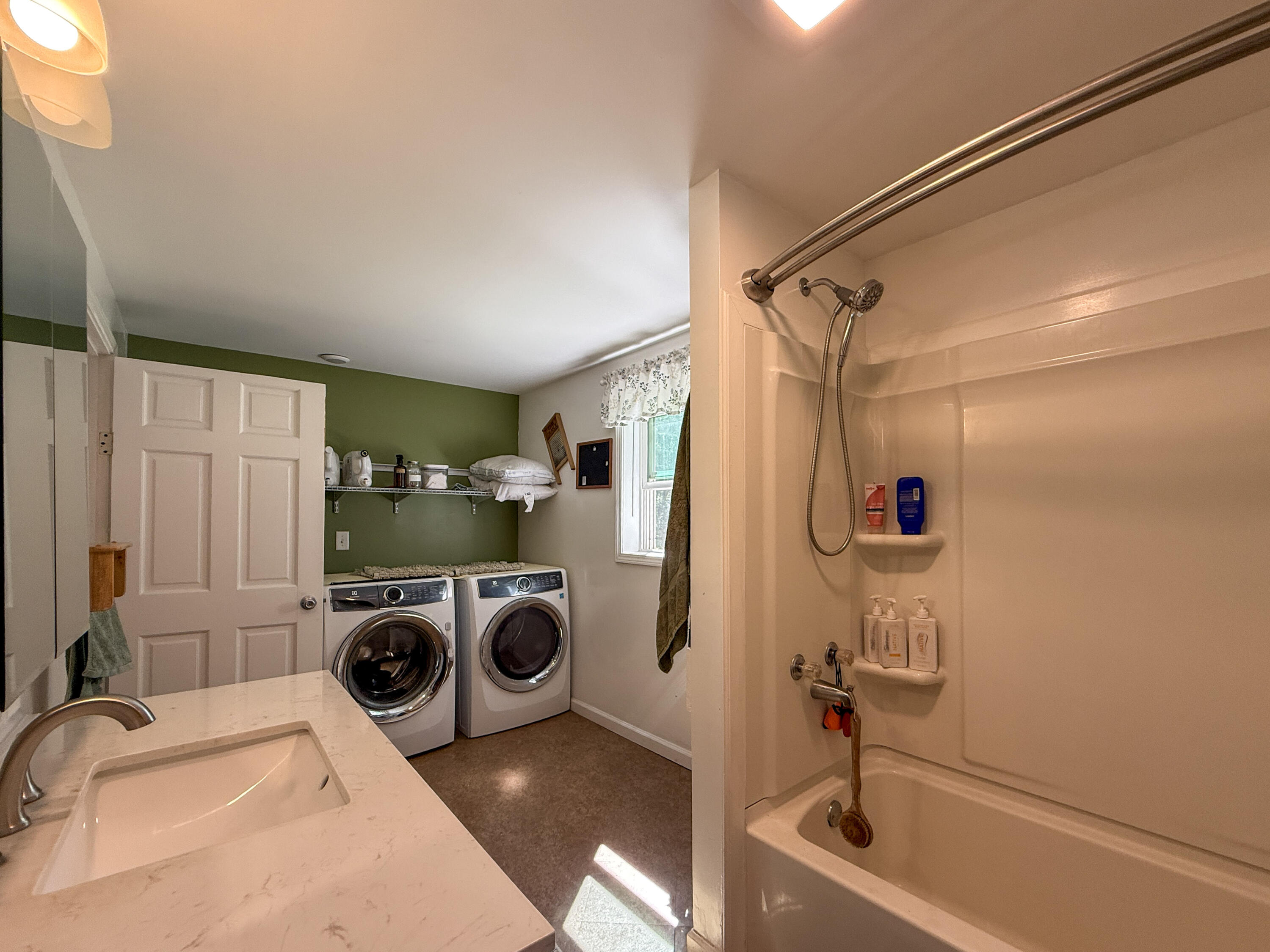 2661 E Empire Avenue Property Photo 11