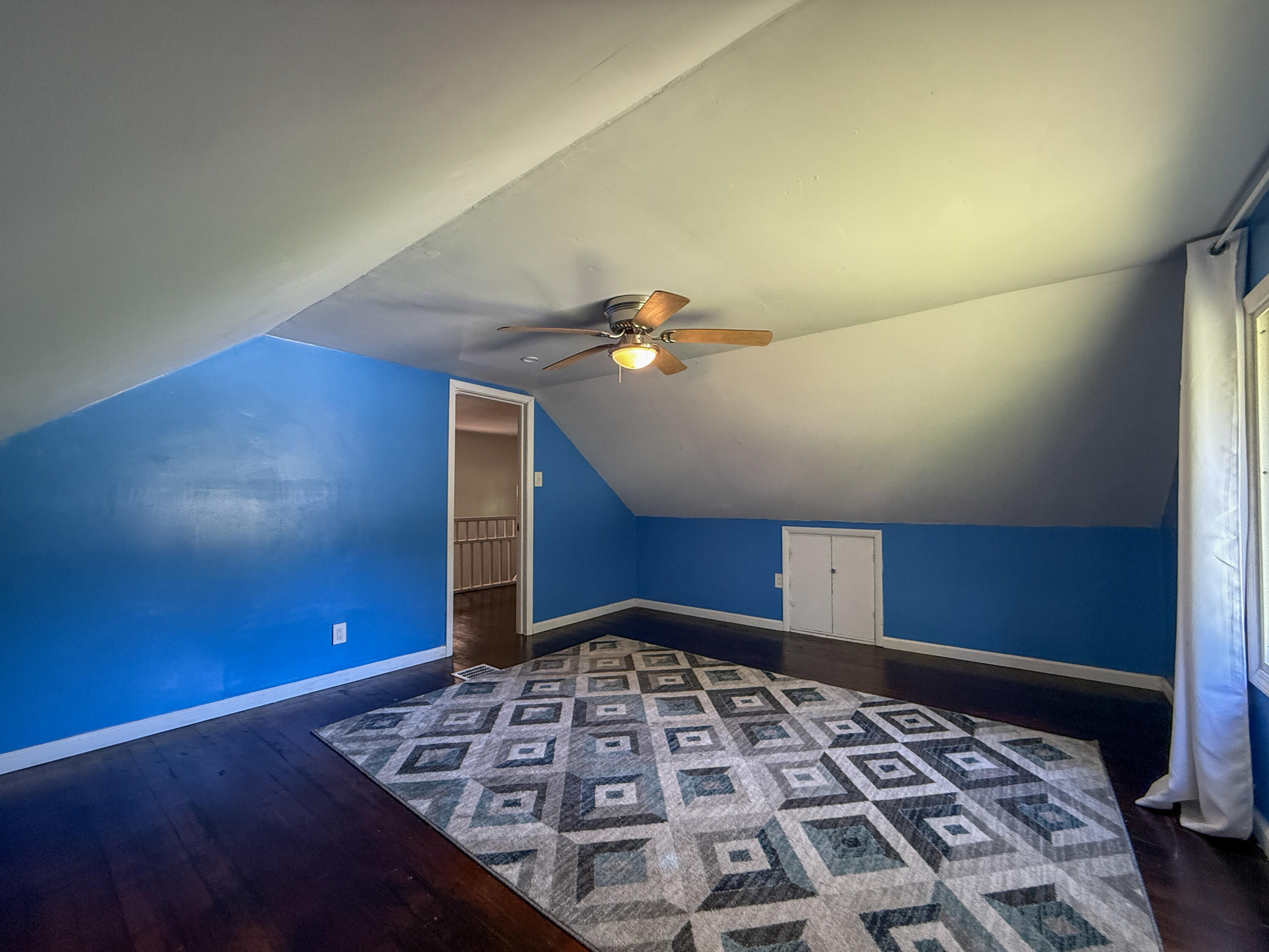 2661 E Empire Avenue Property Photo 16