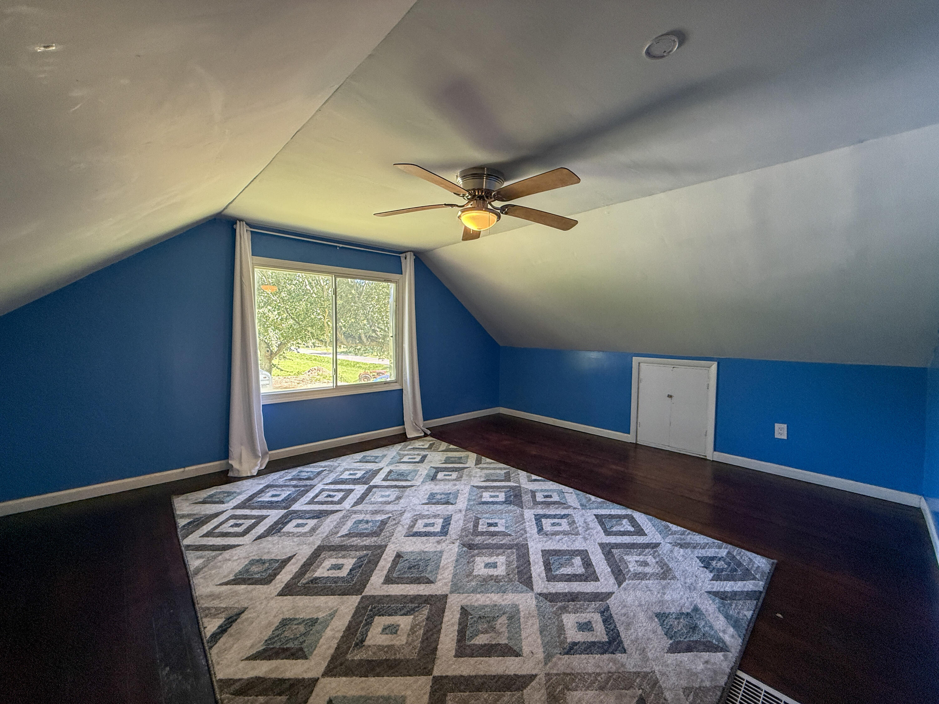 2661 E Empire Avenue Property Photo 17