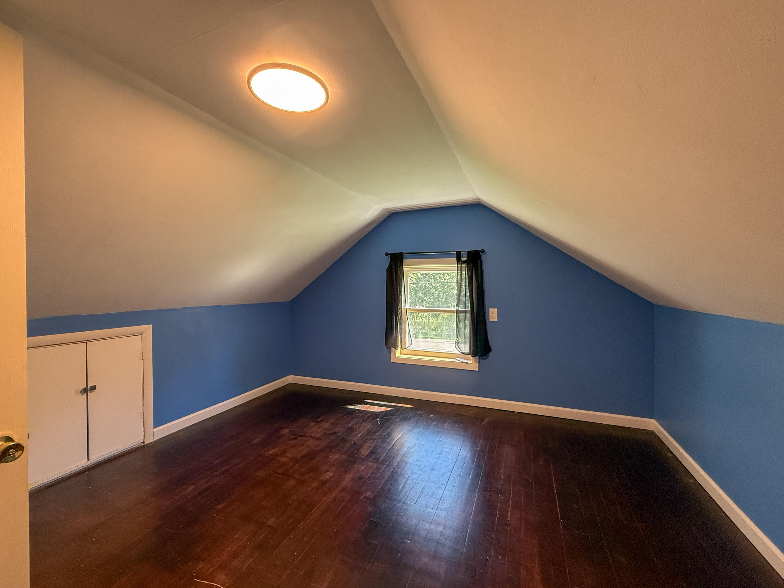 2661 E Empire Avenue Property Photo 18