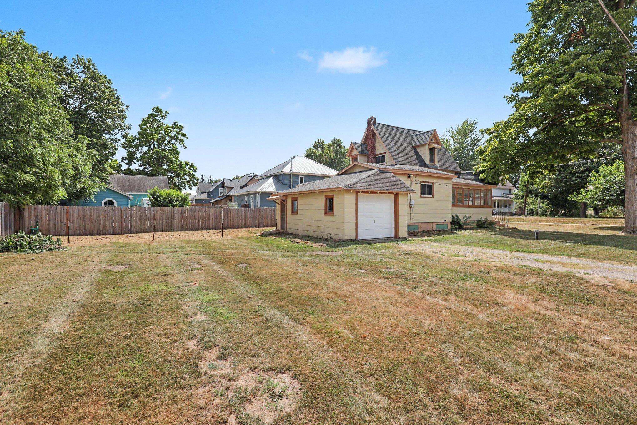 263 S Main Street Property Photo 4