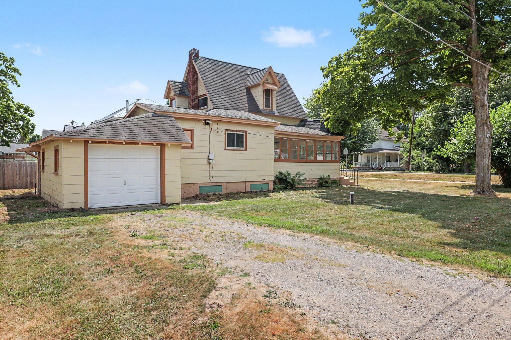 263 S Main Street Property Photo 6