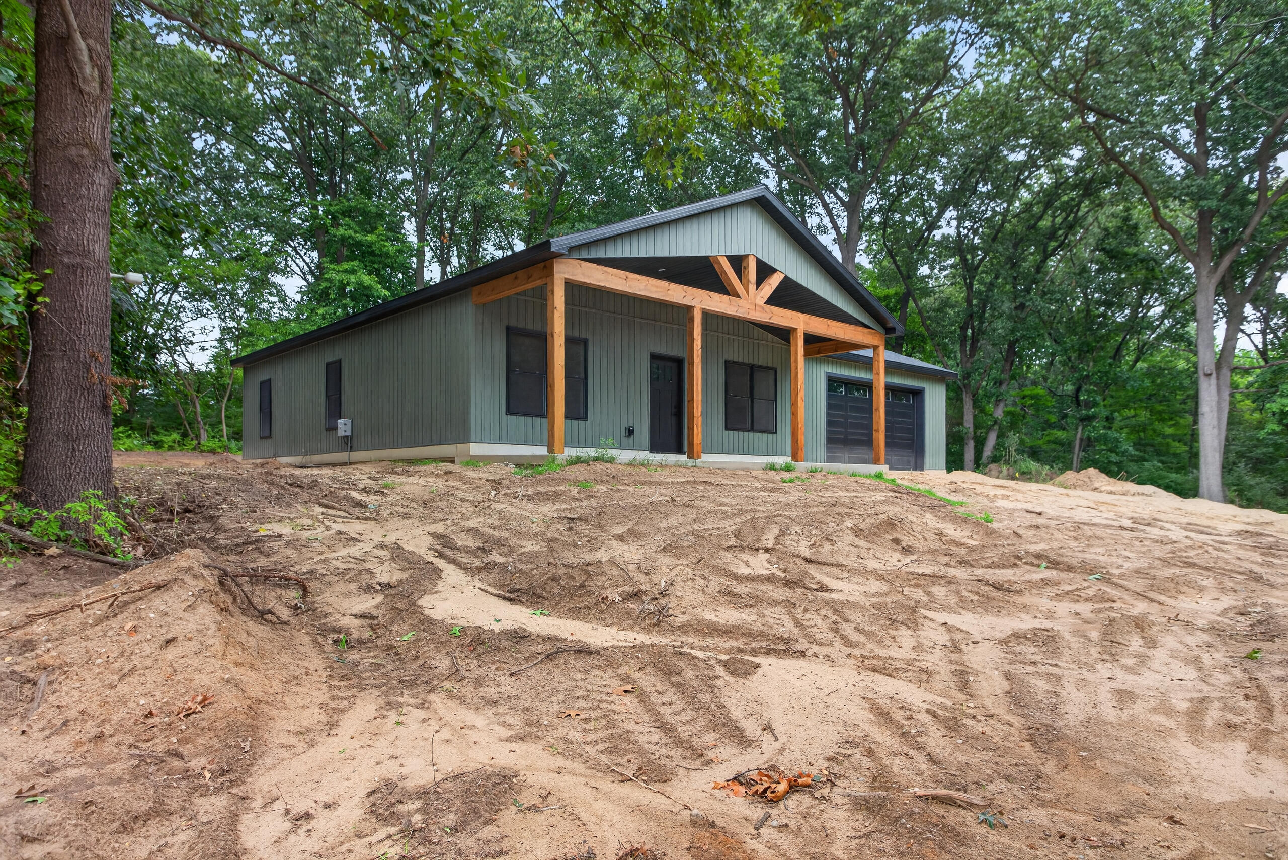 9620 Rexford Road Property Photo 1