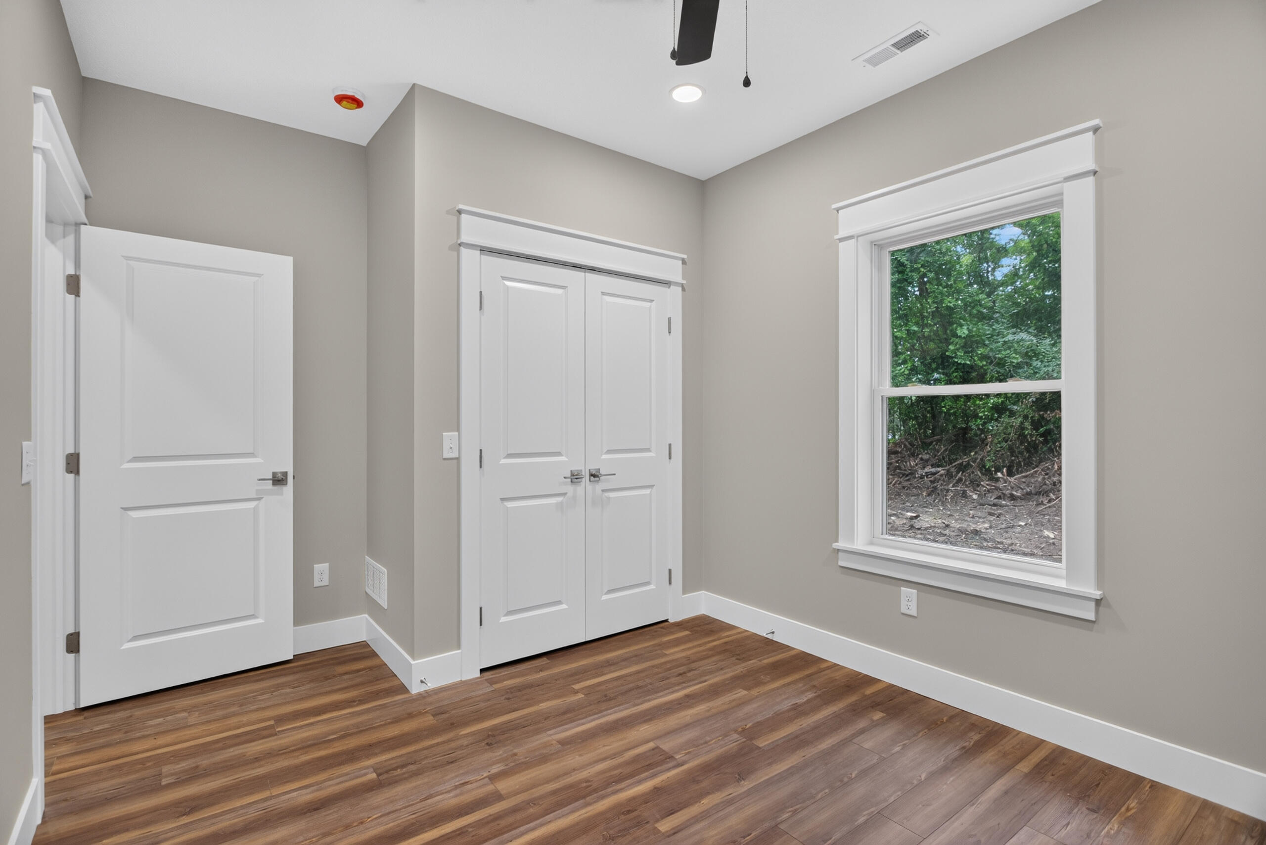 9620 Rexford Road Property Photo 15