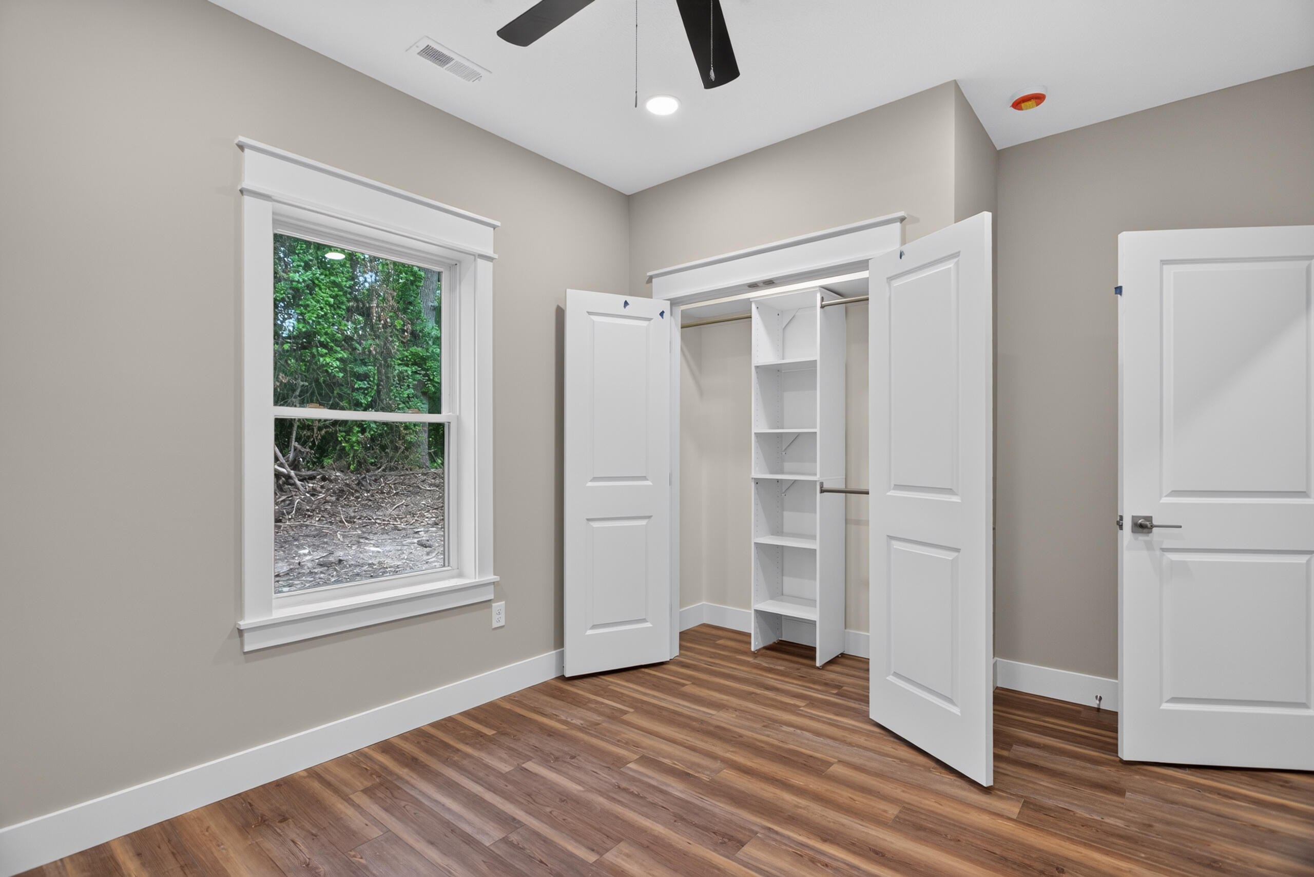 9620 Rexford Road Property Photo 18