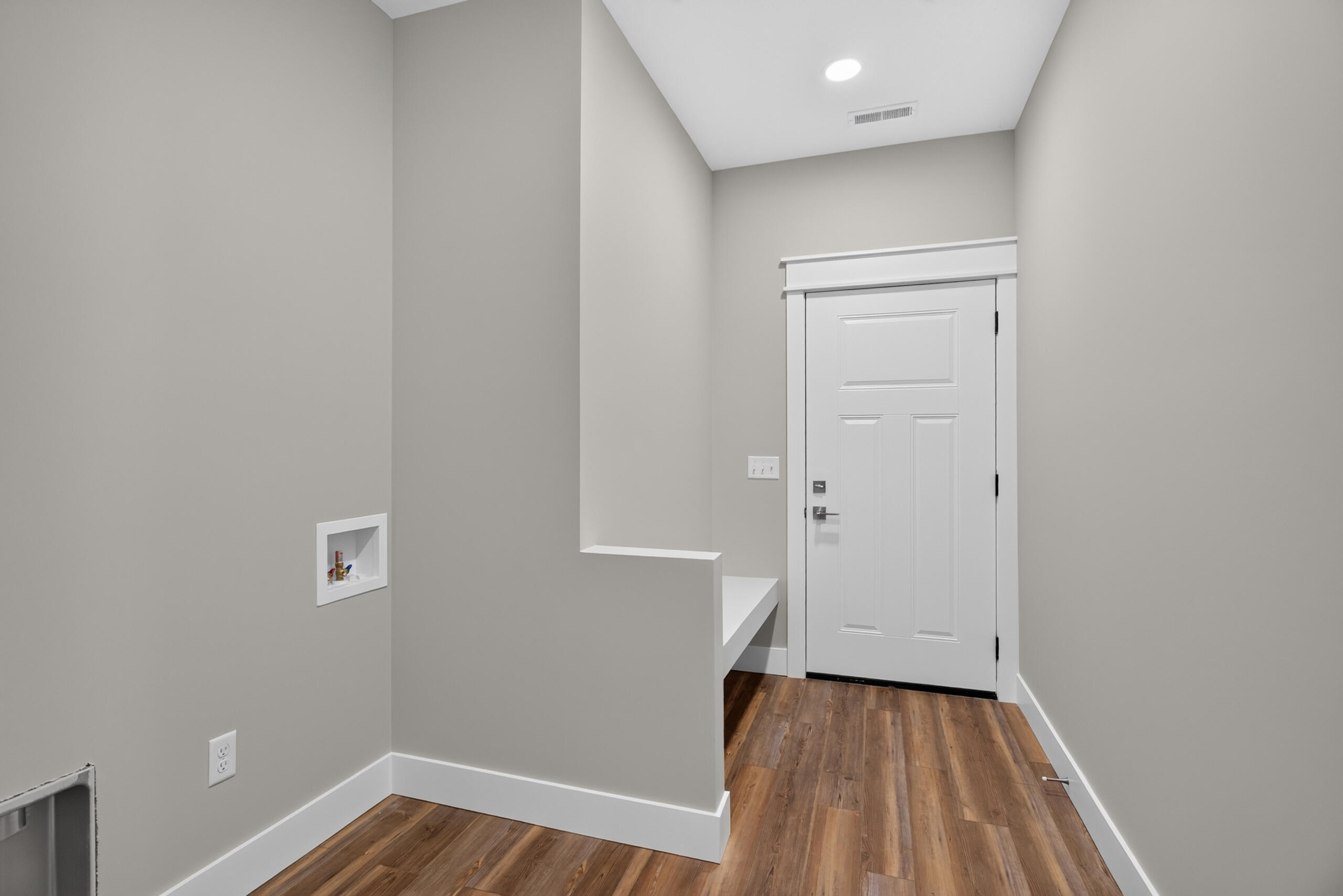 9620 Rexford Road Property Photo 20