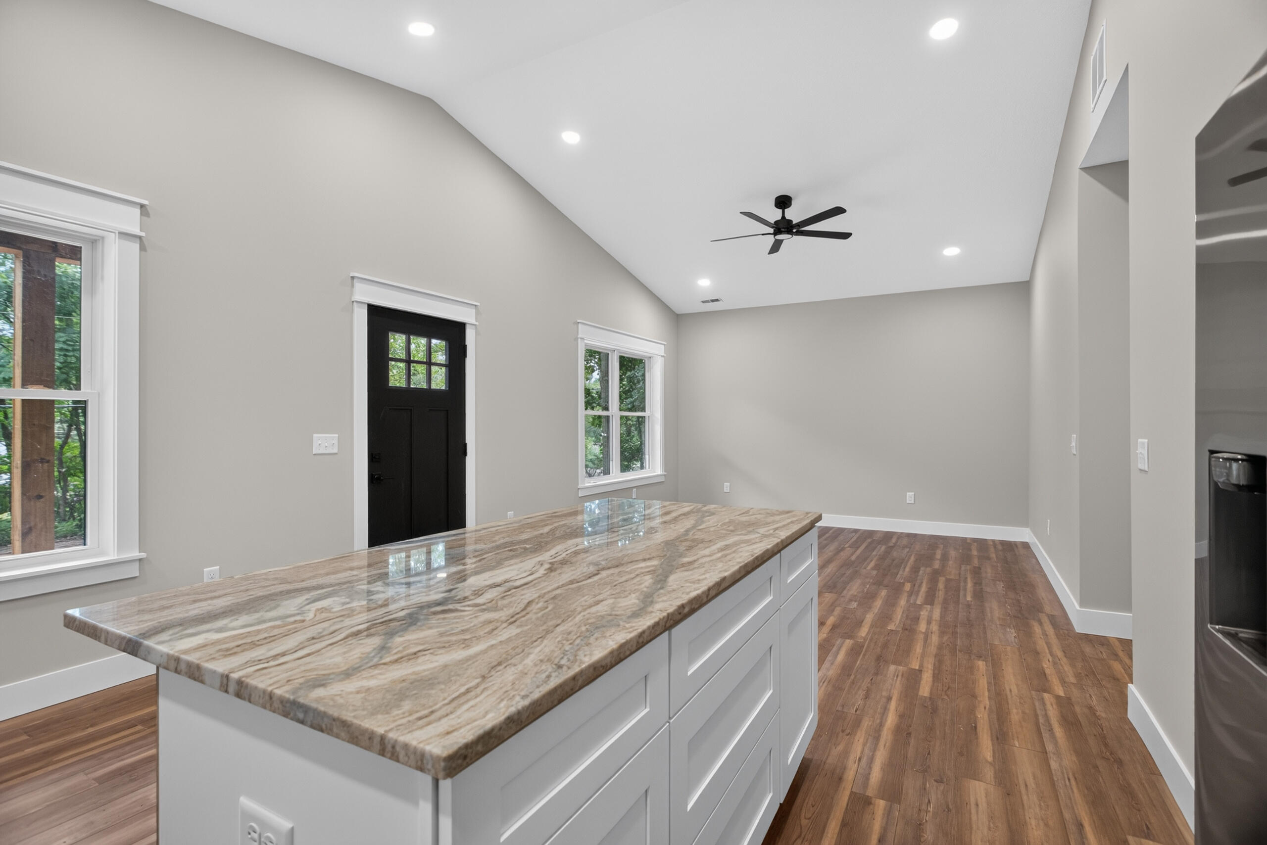 9620 Rexford Road Property Photo 32