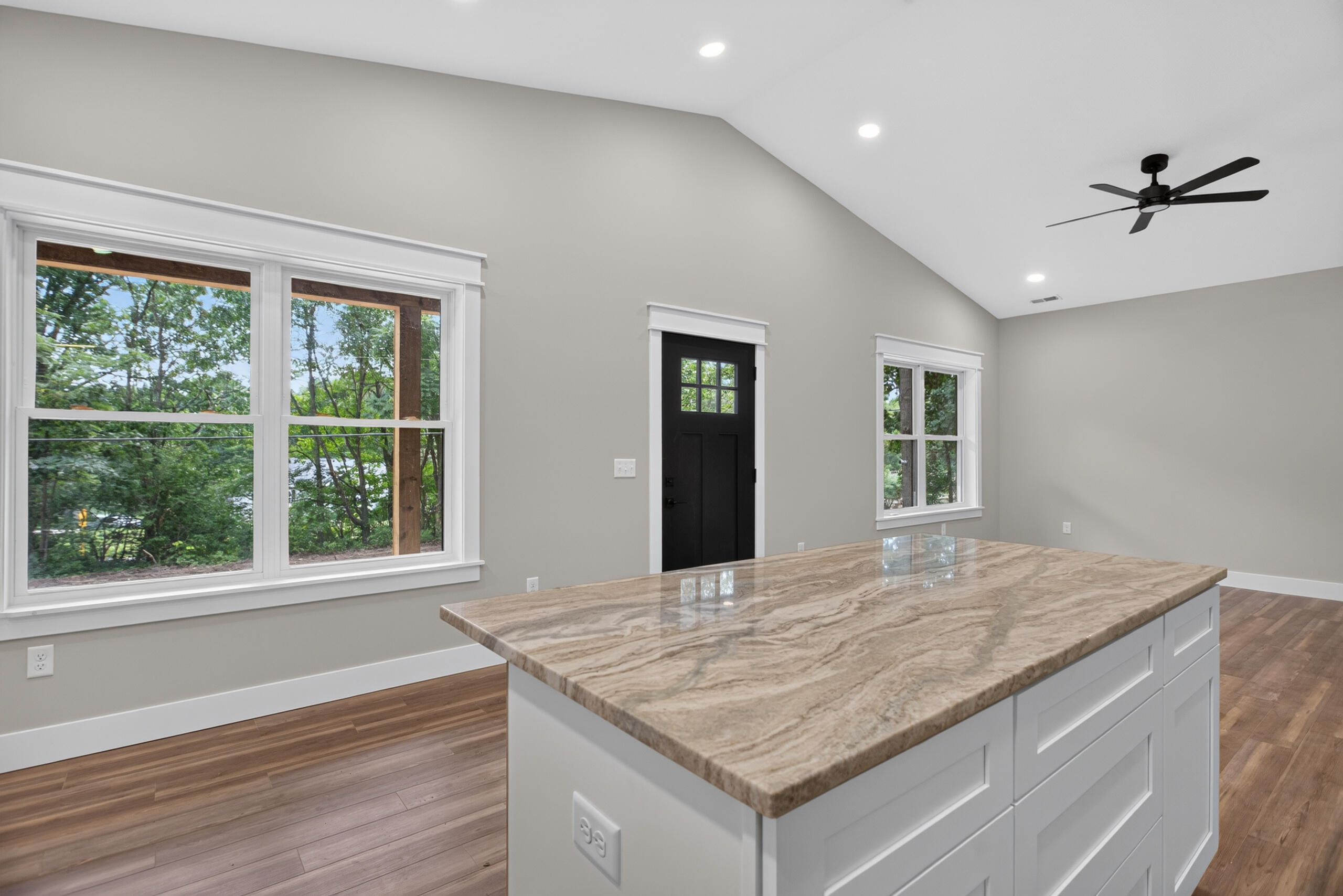 9620 Rexford Road Property Photo 33