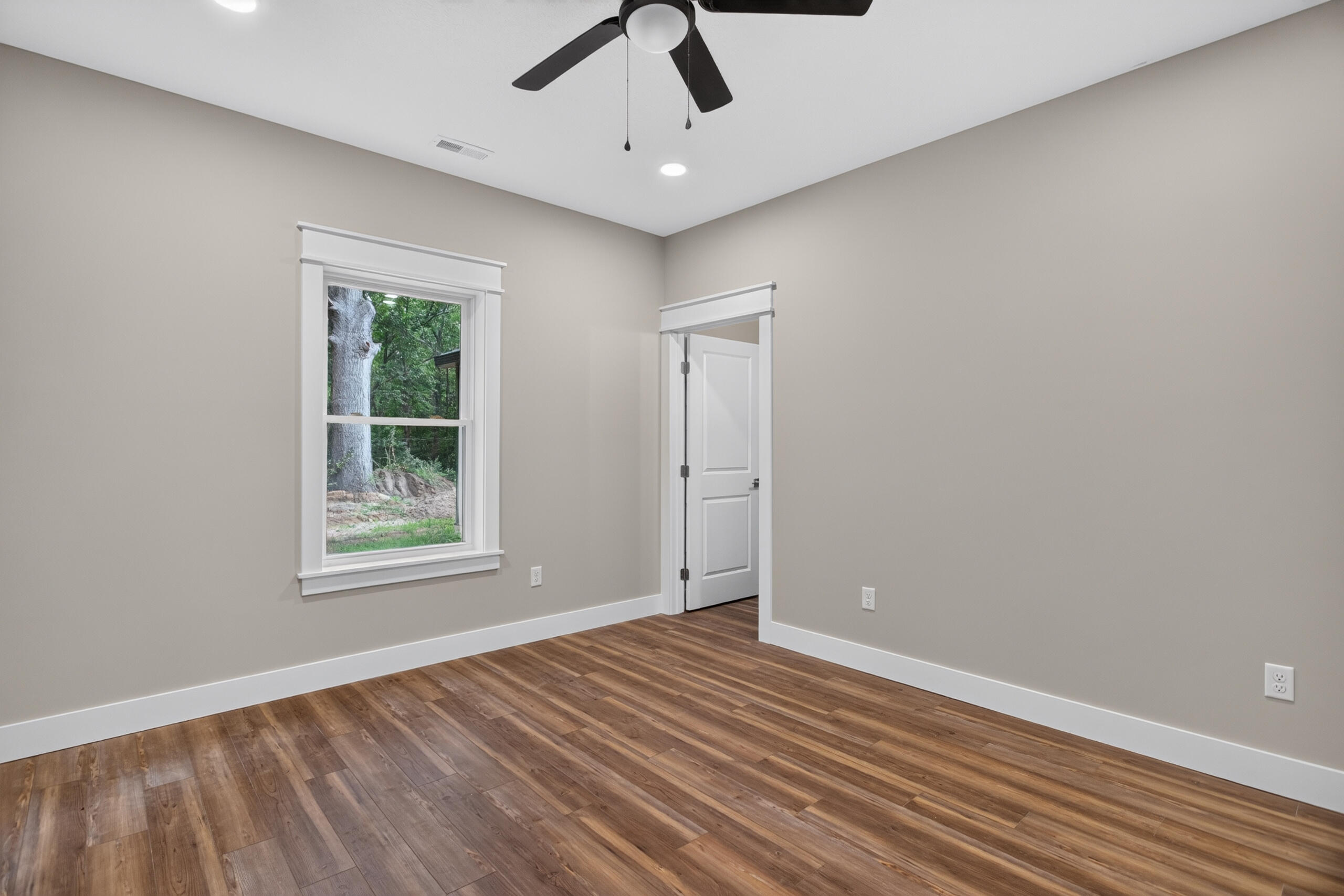 9620 Rexford Road Property Photo 35