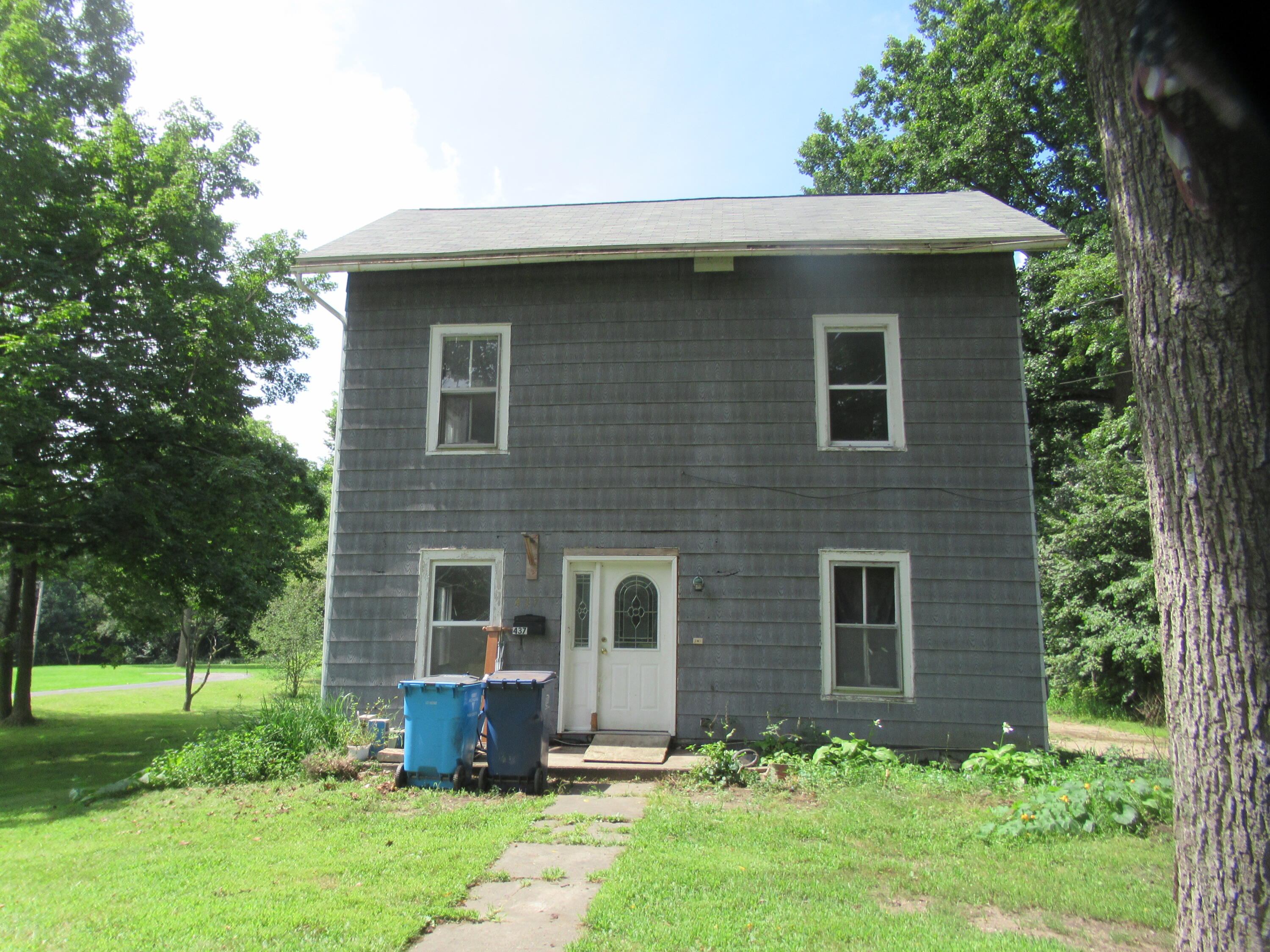 437 N Broadway Street Property Photo 1
