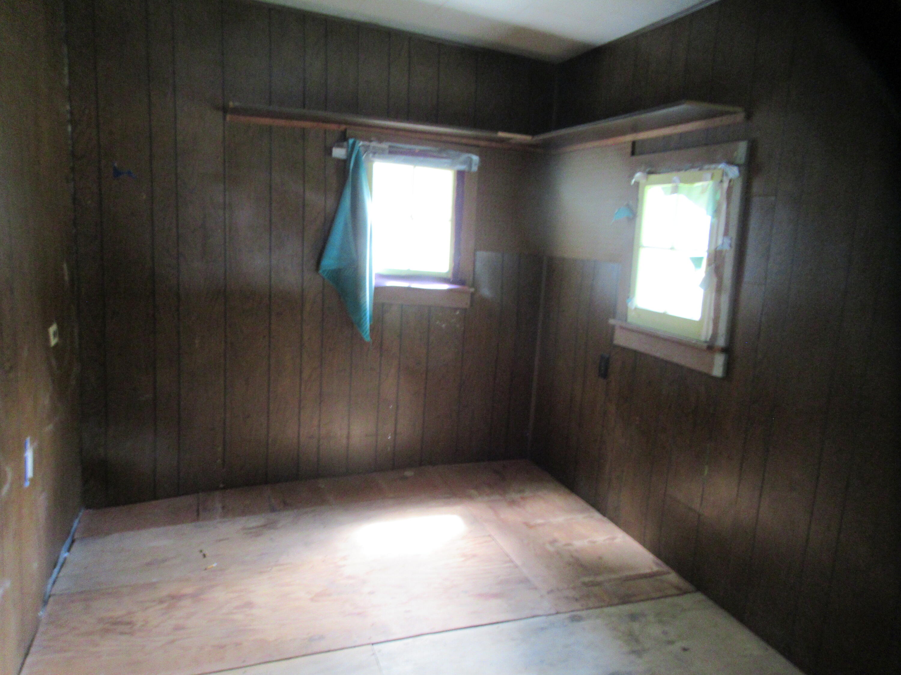 437 N Broadway Street Property Photo 12