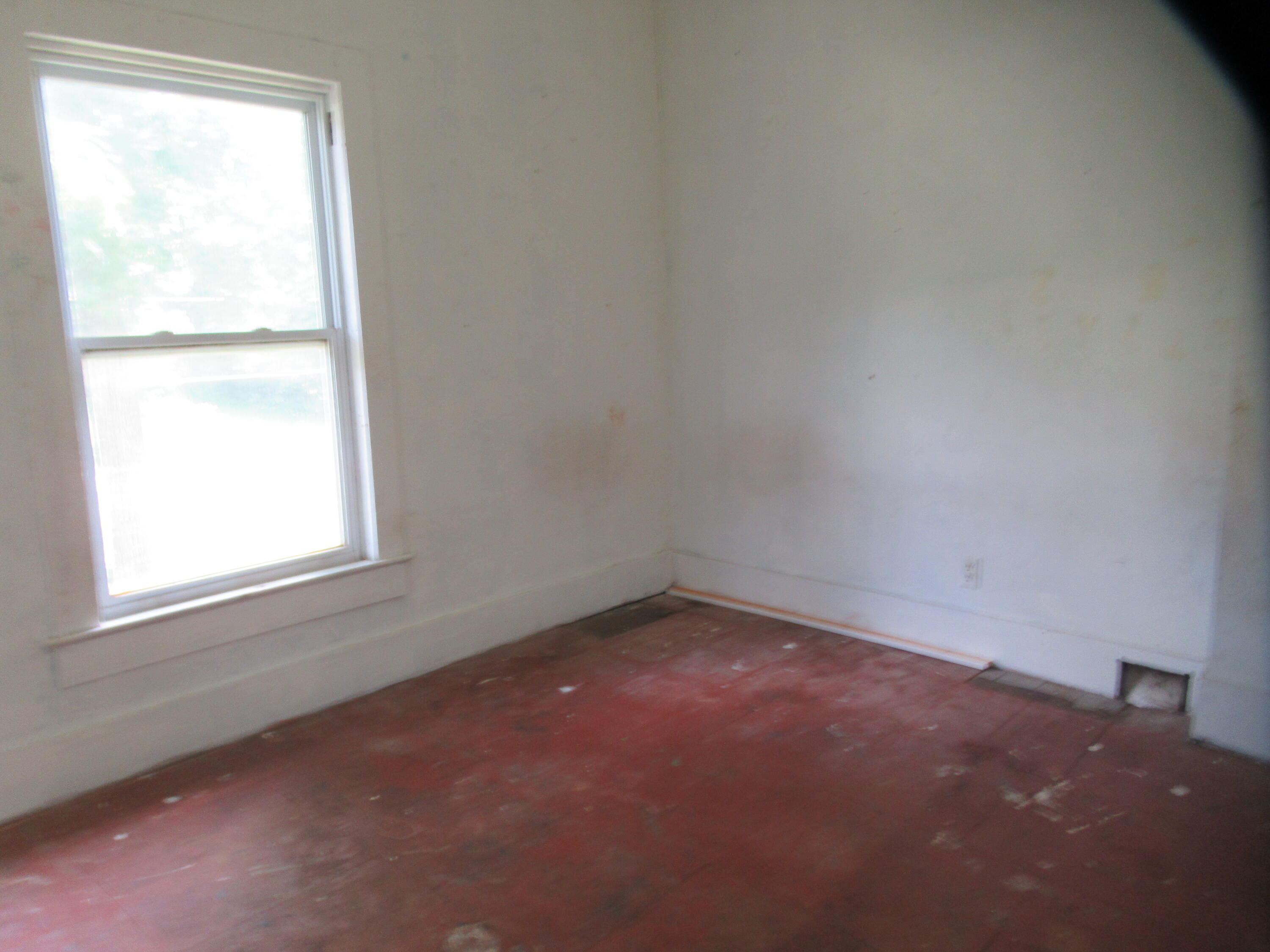 437 N Broadway Street Property Photo 13
