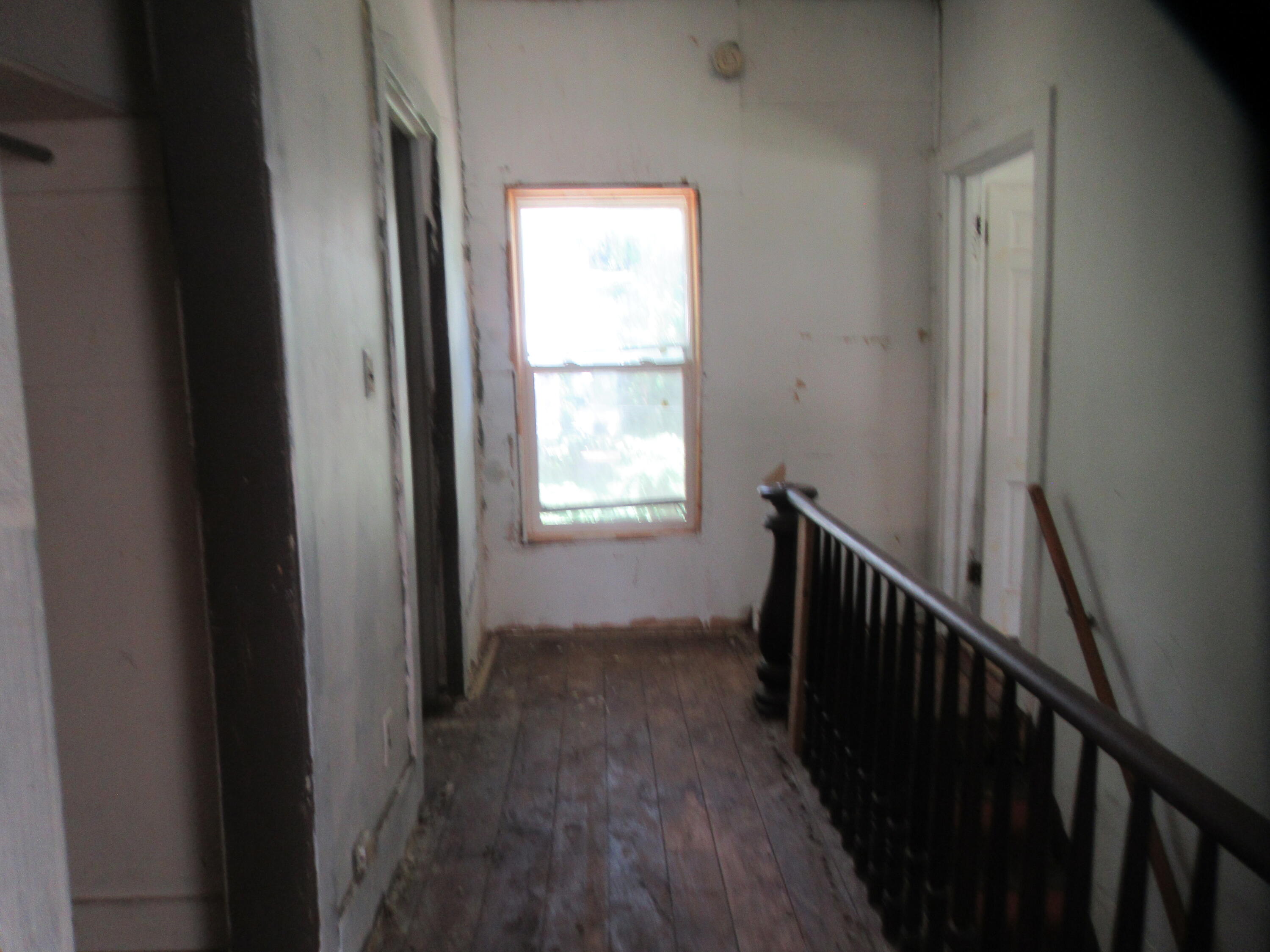 437 N Broadway Street Property Photo 17