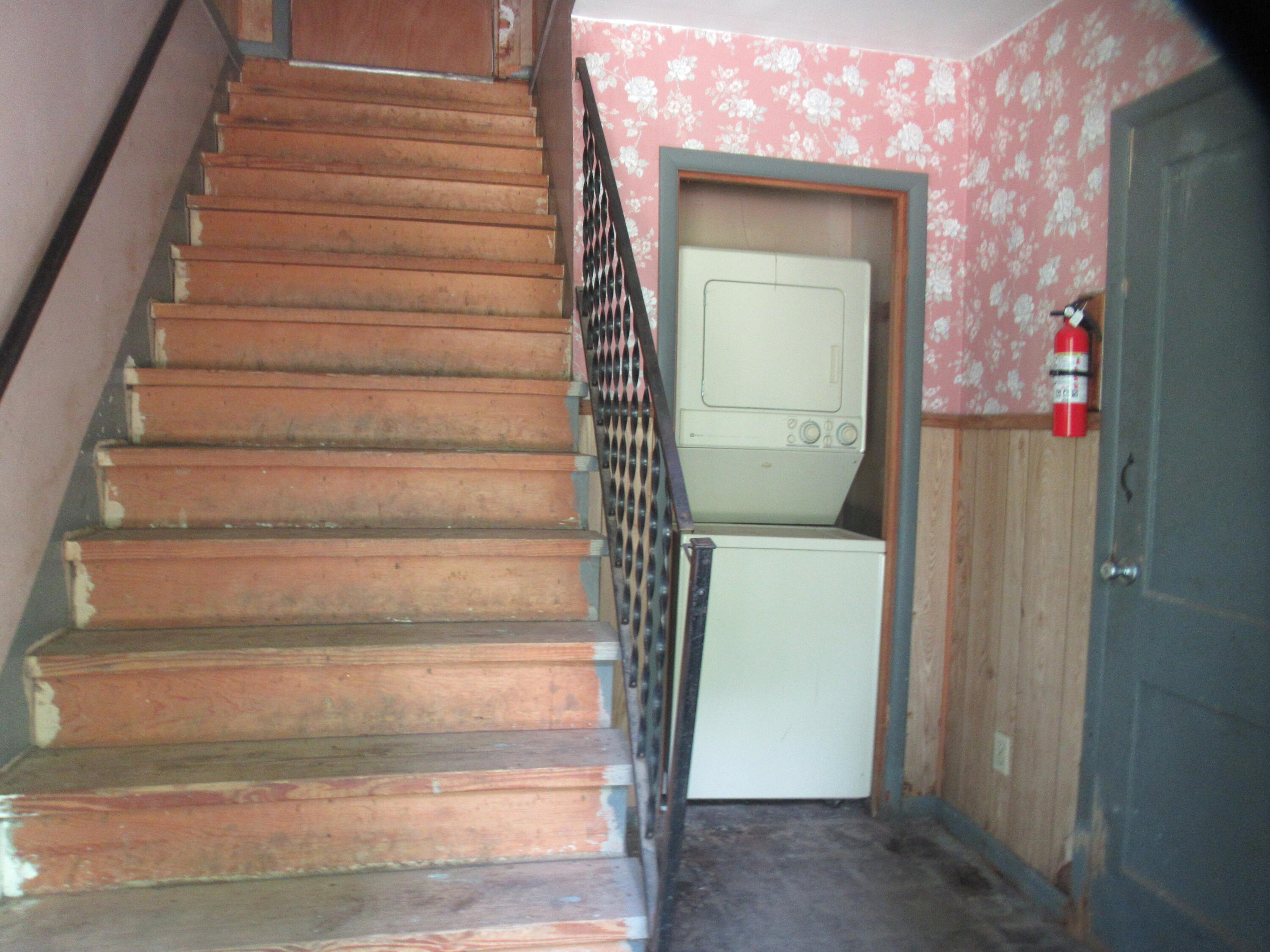 437 N Broadway Street Property Photo 18