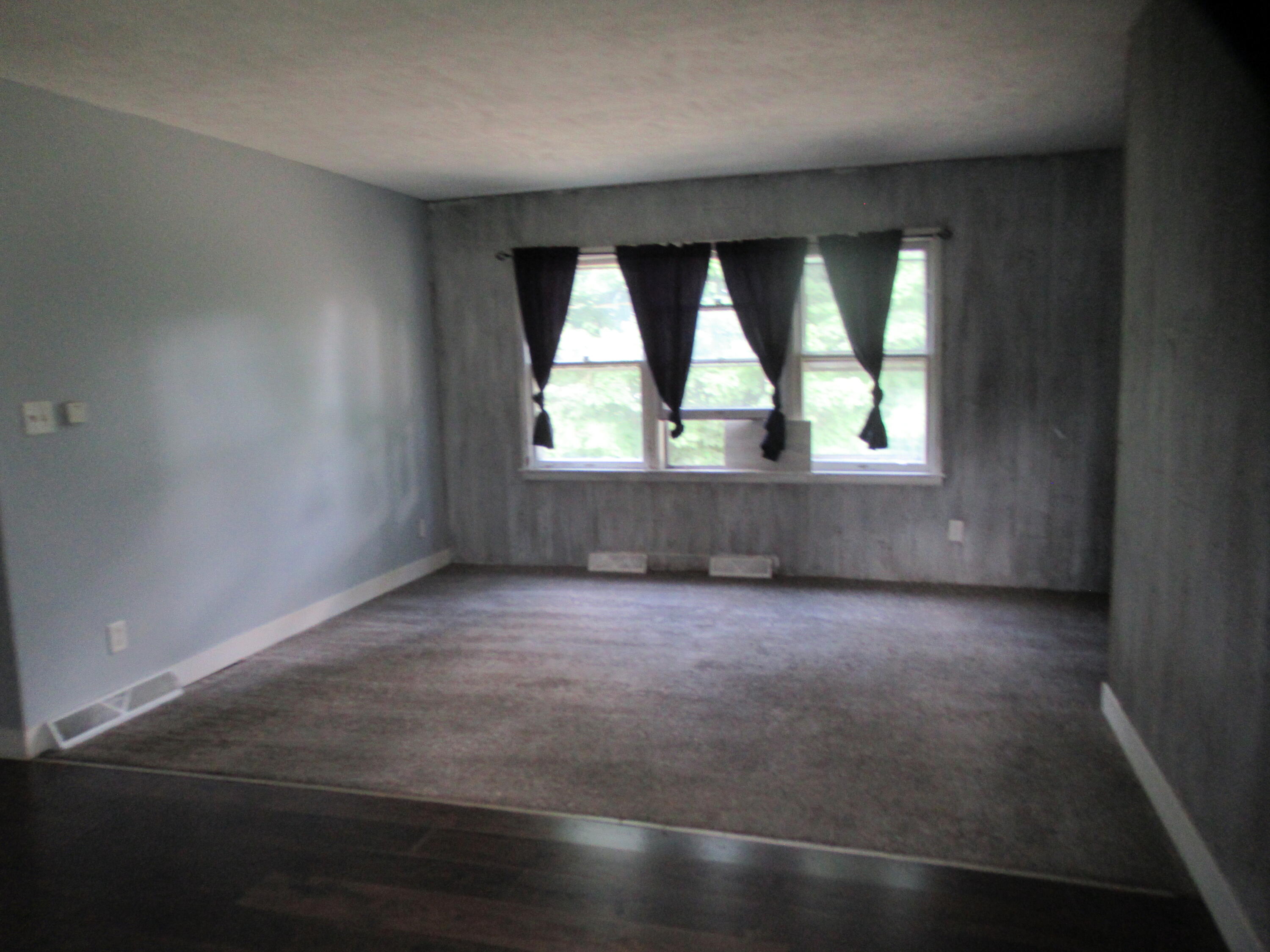 437 N Broadway Street Property Photo 21