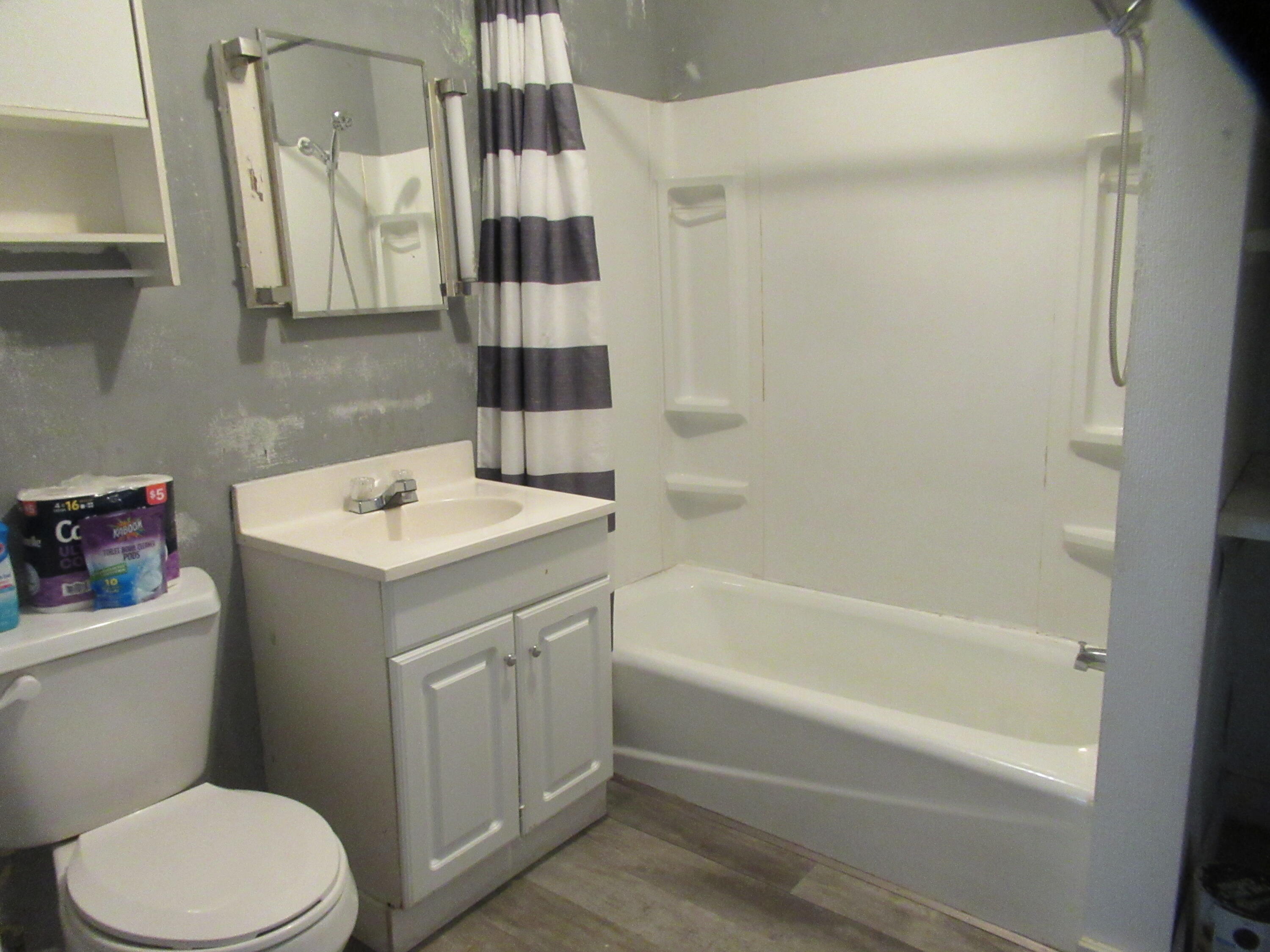 437 N Broadway Street Property Photo 23