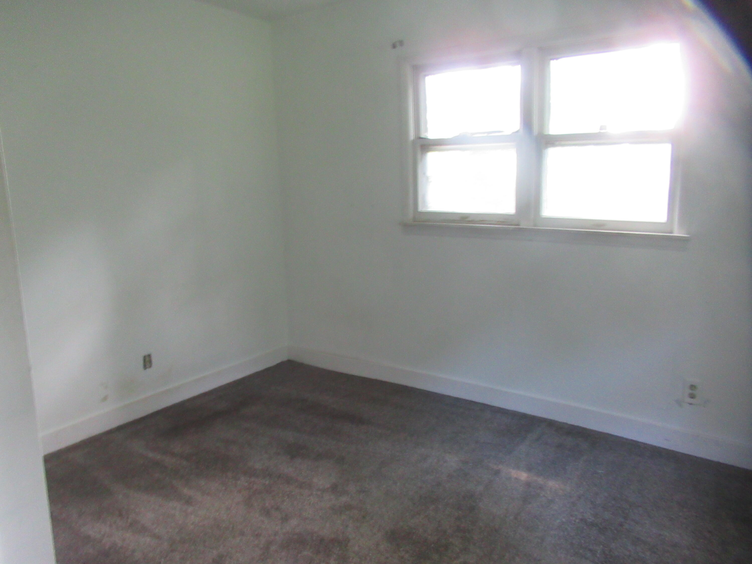 437 N Broadway Street Property Photo 24