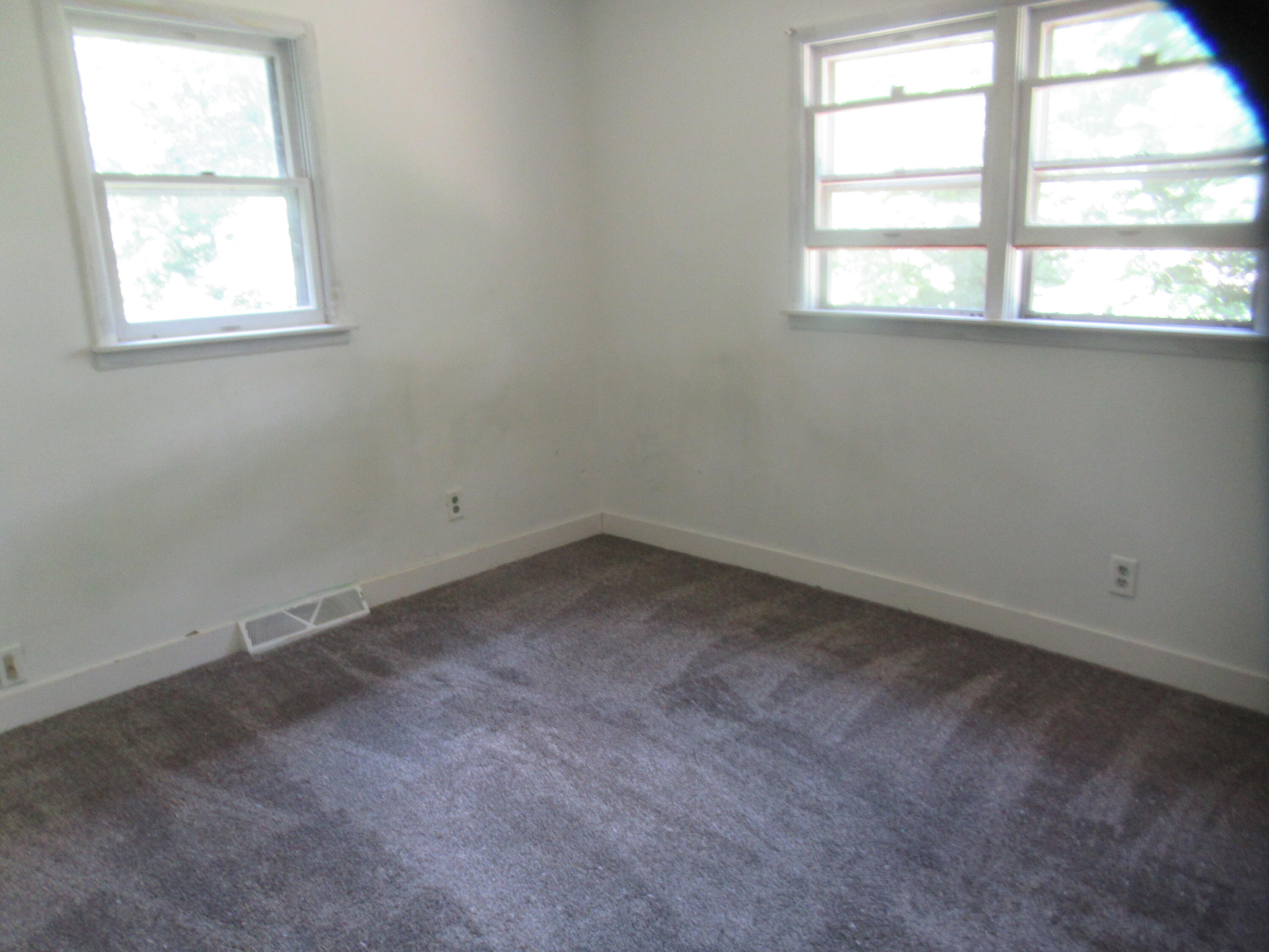 437 N Broadway Street Property Photo 26