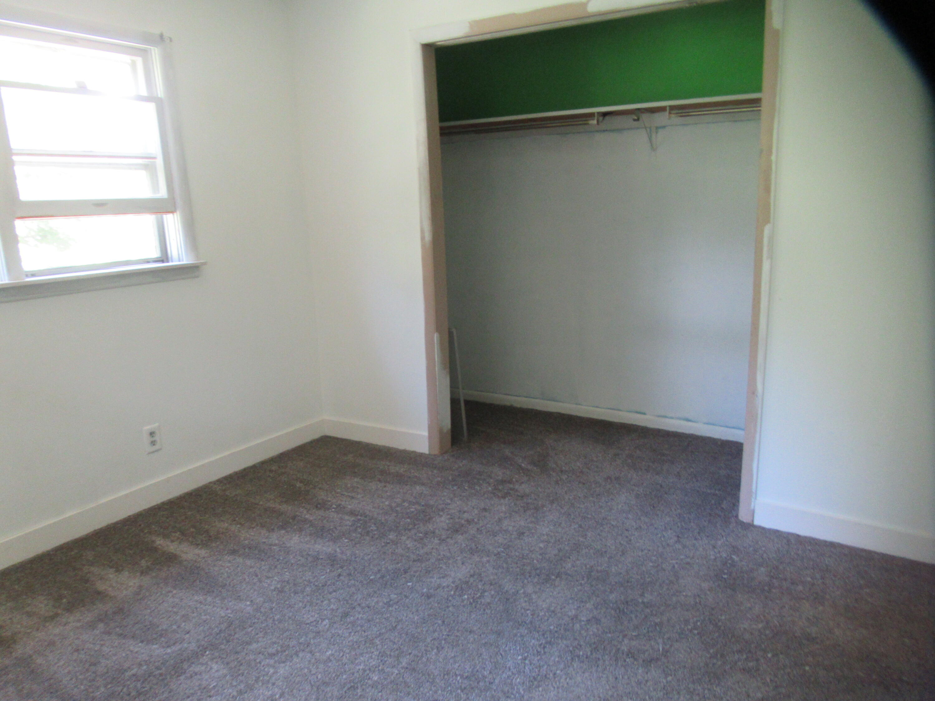 437 N Broadway Street Property Photo 27