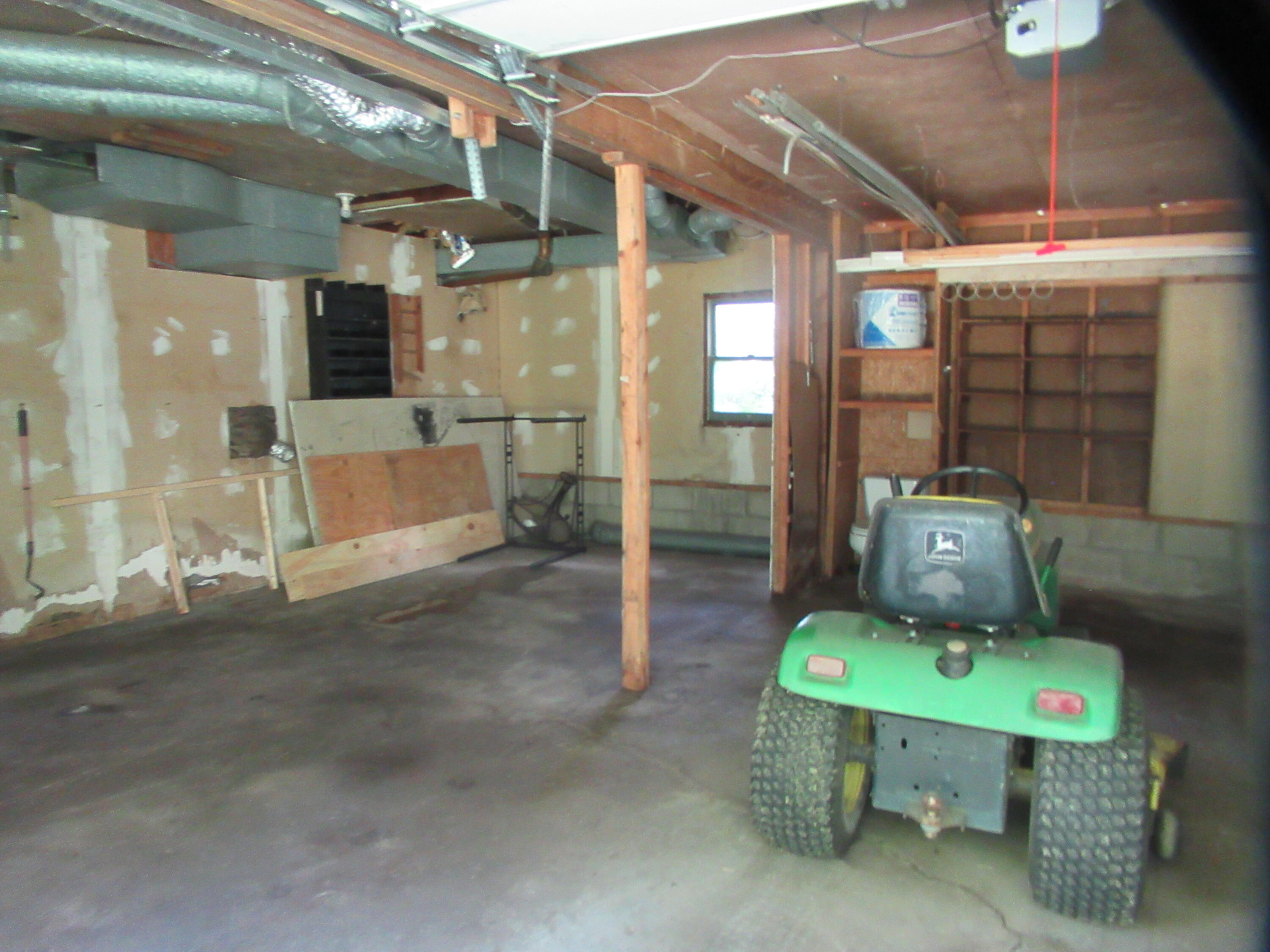 437 N Broadway Street Property Photo 28