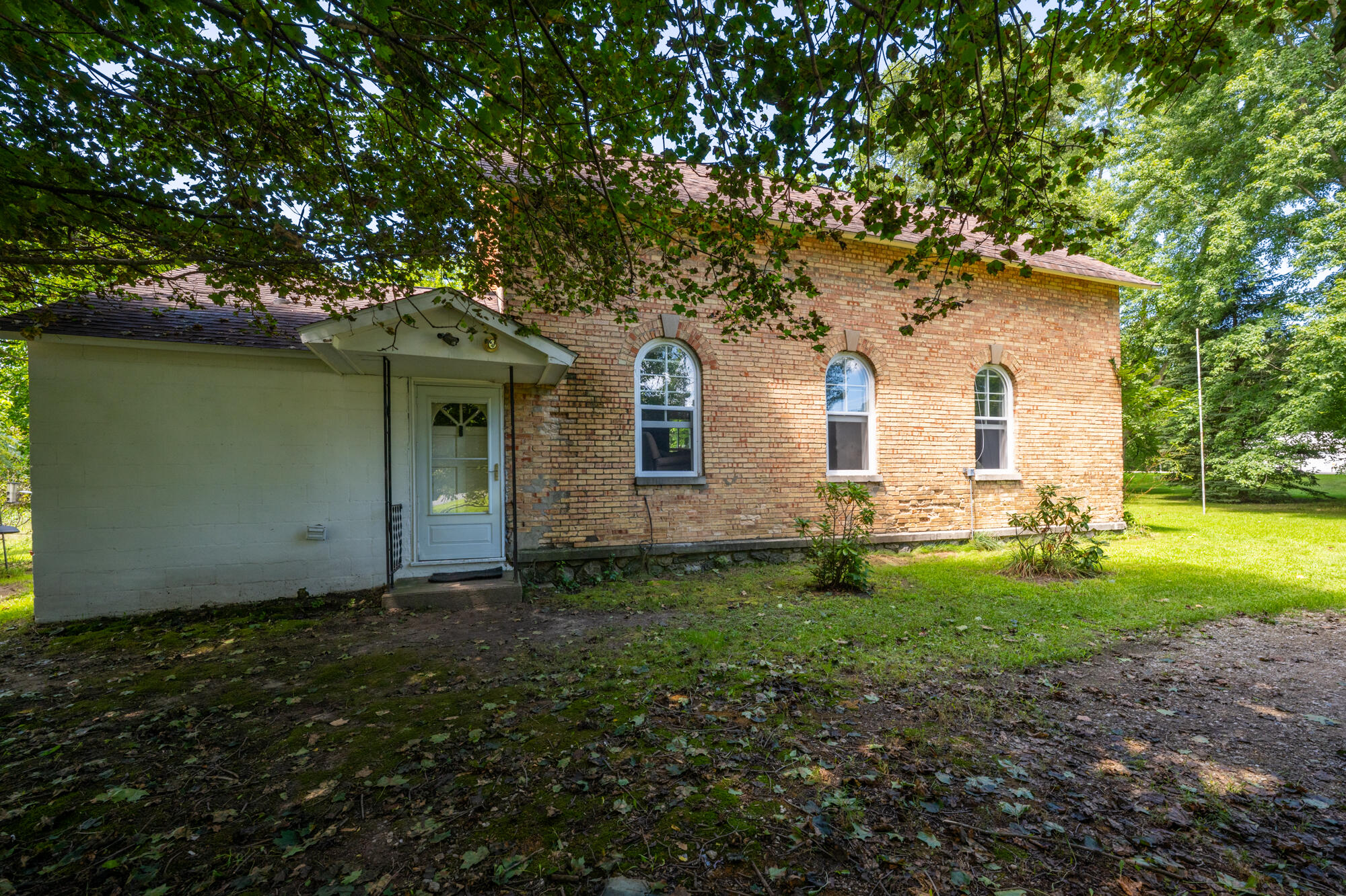 8890 Territorial Road Property Photo 2