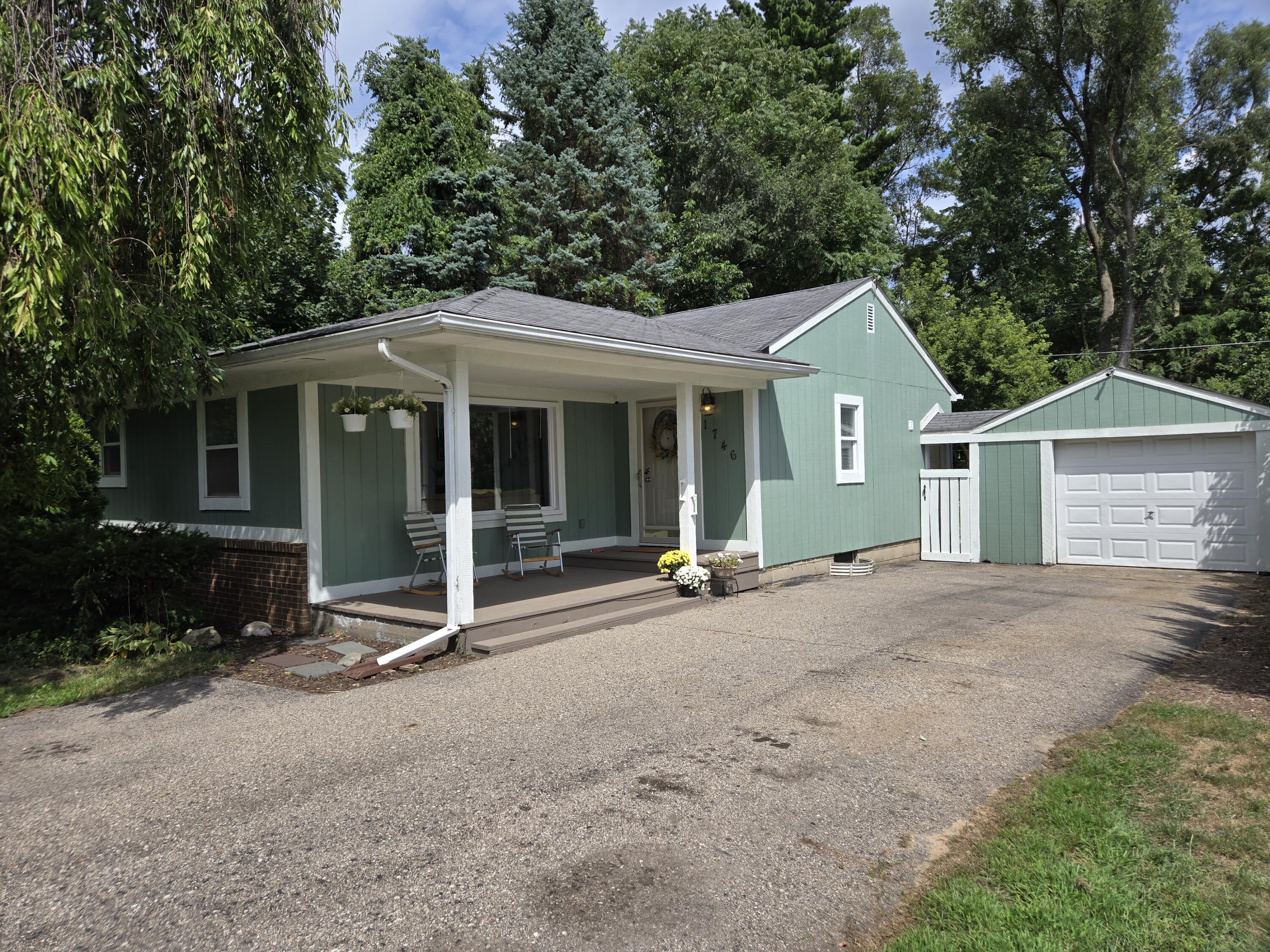 1746 Shankin Drive Property Photo 1