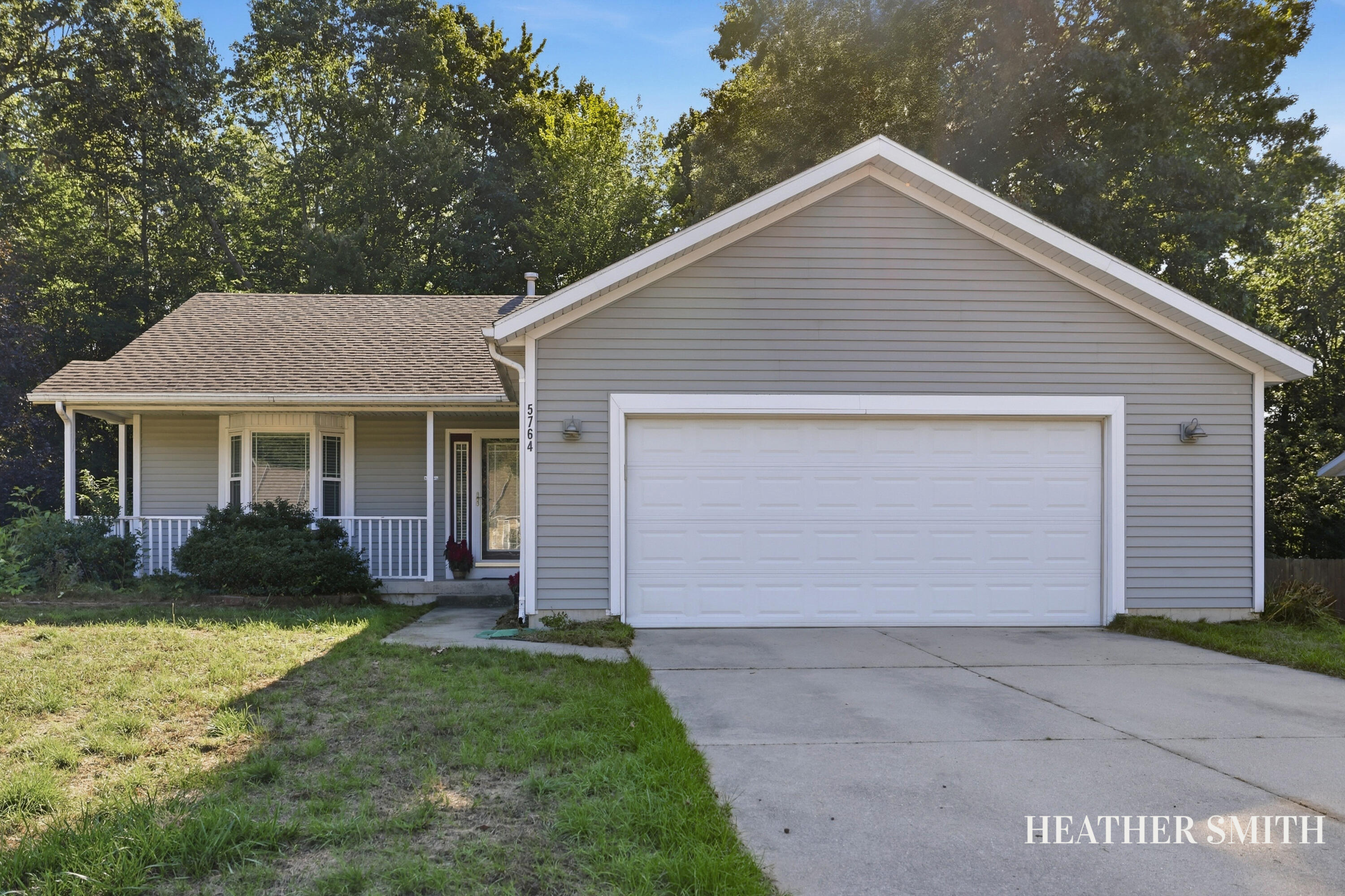 5764 Grand Oaks Drive Ne Property Photo 1