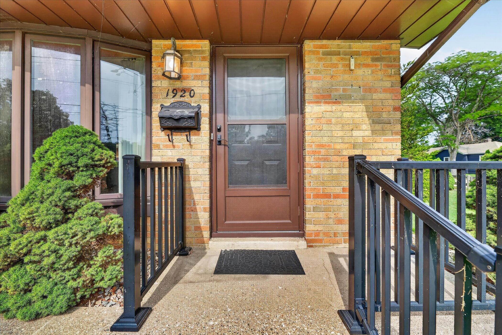 1920 Langley Avenue Property Photo 5